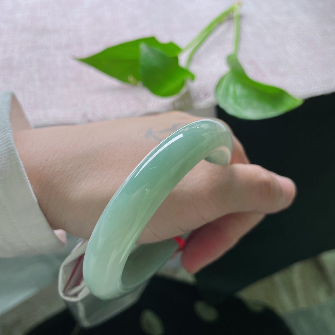 56.7/11.9/8.3油绿正圈，湖面一般，平静如水，种老，细润，棉，ss51014a