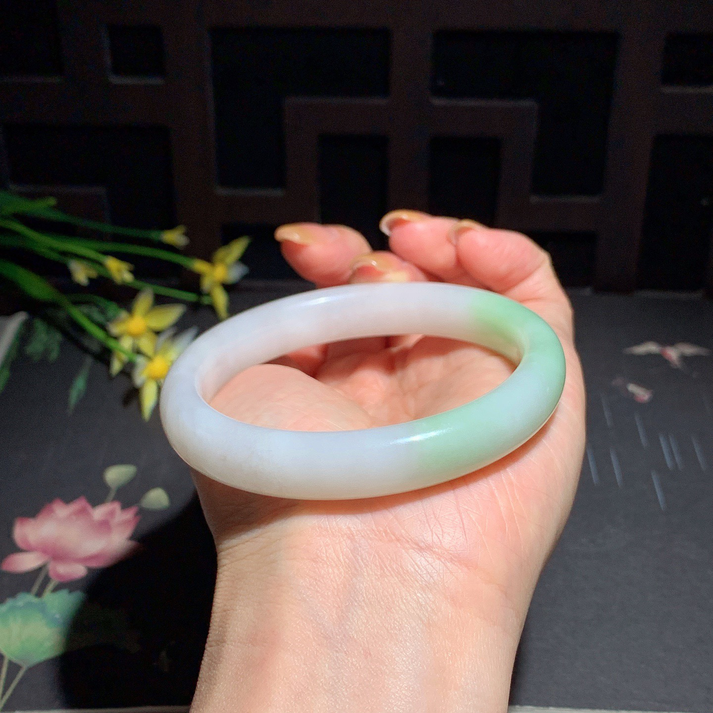 和田玉61圈口翠青手镯！玉质细腻油润 底色纯净 脂粉好，品质高
