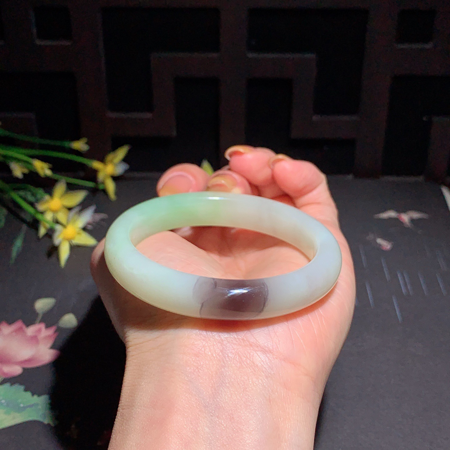 翠青三色，和田玉53.5圈口翠青漂紫三色手镯！玉质细腻油润 底色纯净 脂粉好，品质高