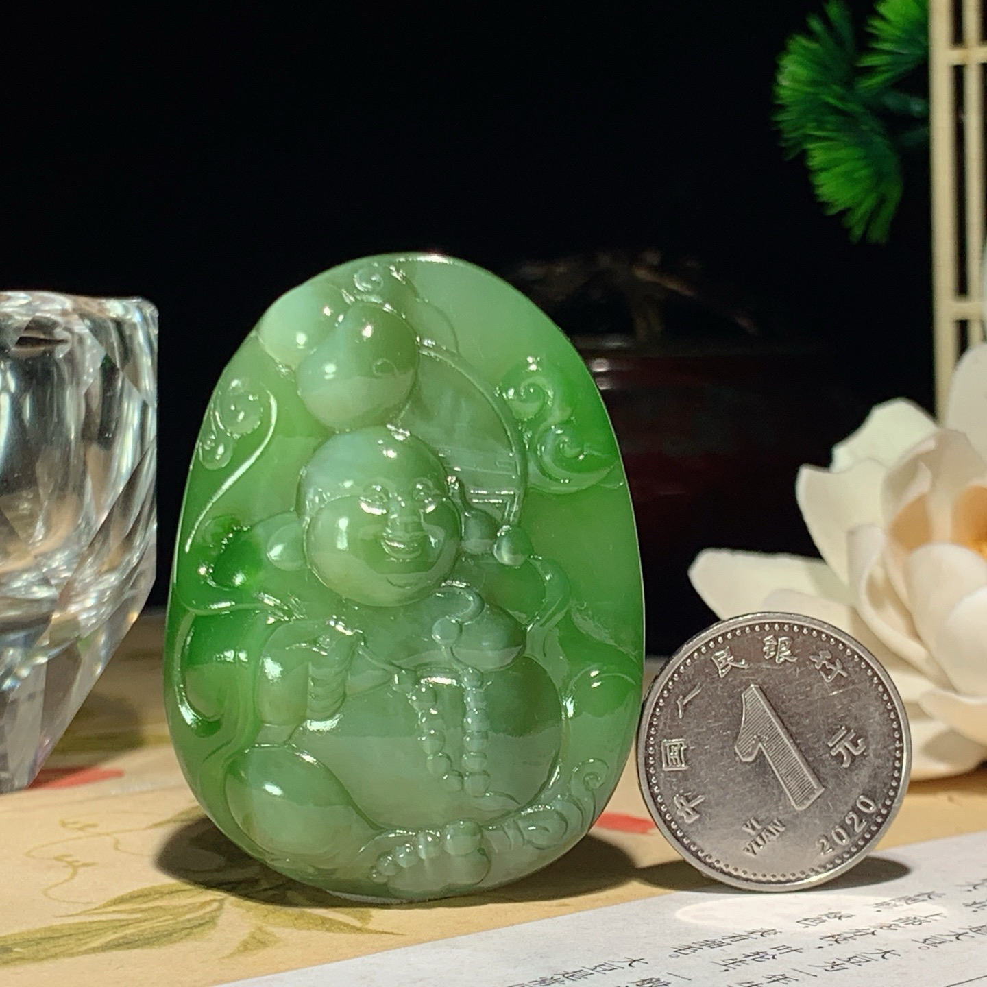 和田玉阳绿俄罗斯碧玉猫眼佛引福来挂件 尺寸50/38/12重45克，玉质细腻油润 底色纯净 脂粉好，品质好！lt260511