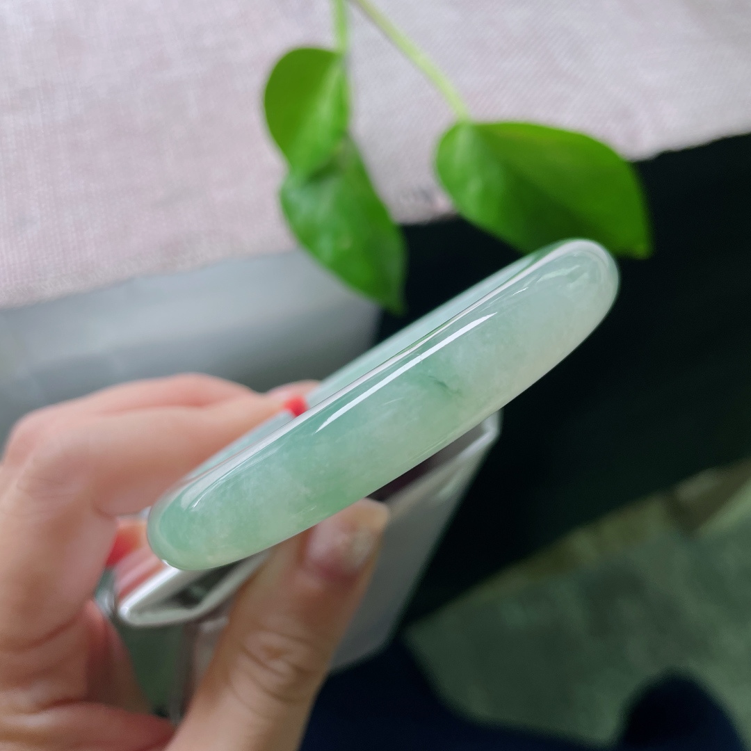 56.8/10.9/8.6，浅绿底正圈，清润通透，种老，一抹飘花意境唯美，无裂，ss52312a
