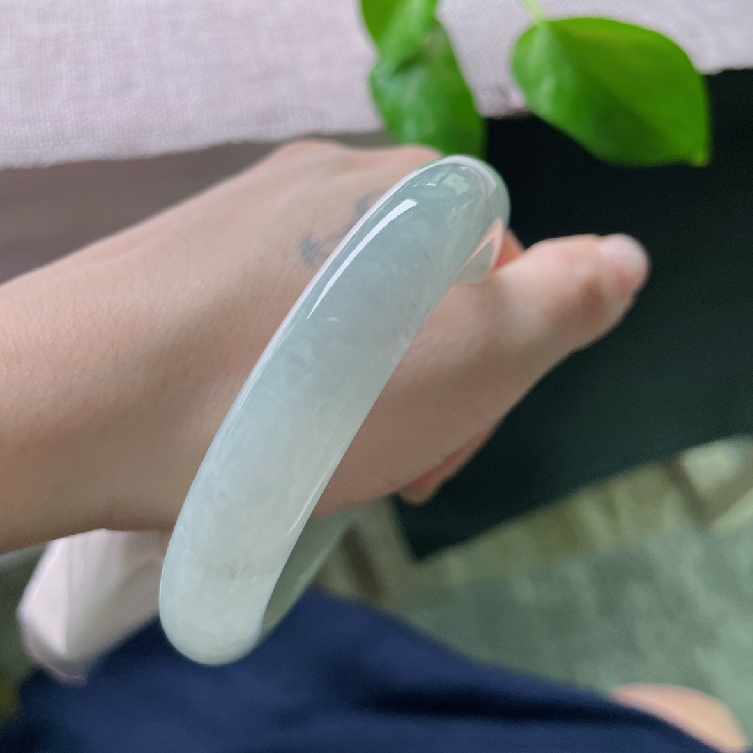 62.7/12.7/8.5，淡绿底正圈，温柔素雅，水头好，种老，百搭，大圈口，无裂，ss52103a