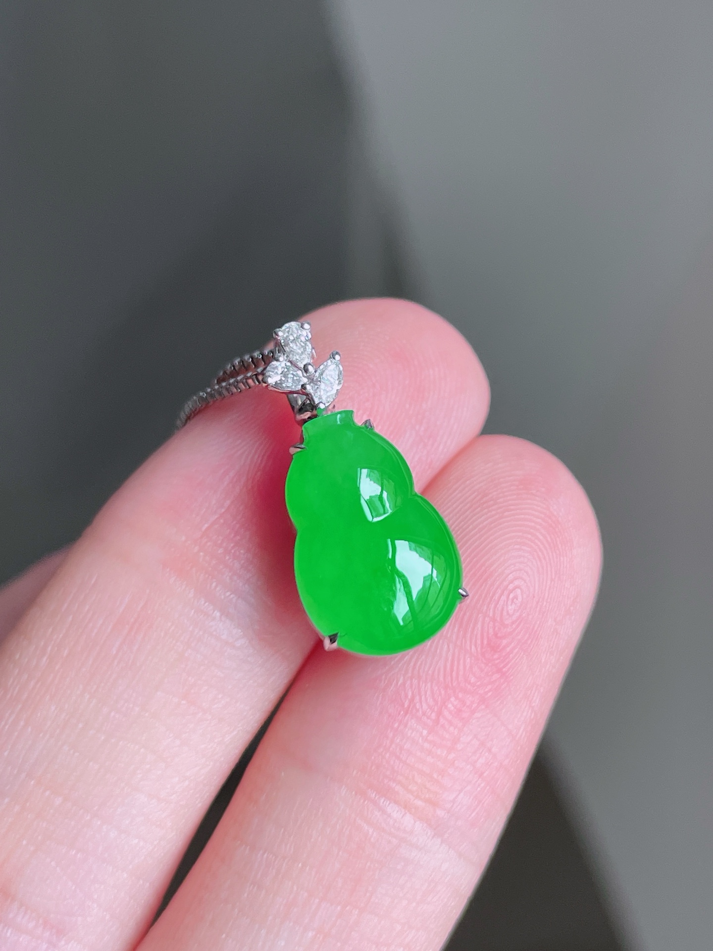 ️ 满色冰种阳绿葫芦 色泽鲜艳 油润起光 18k金镶嵌 整体 18.6/8.7/7.4
