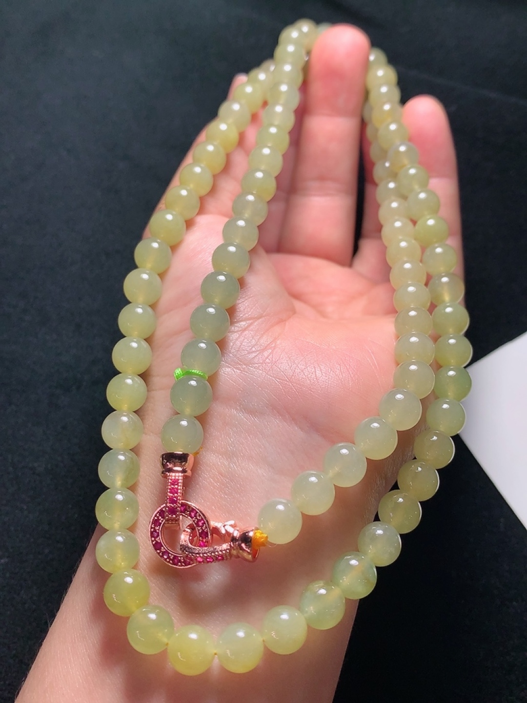 ️冰种黄翡珠链，种老水头好，又冰又润，色艳，饱满漂亮大气，尺寸：8mm86粒