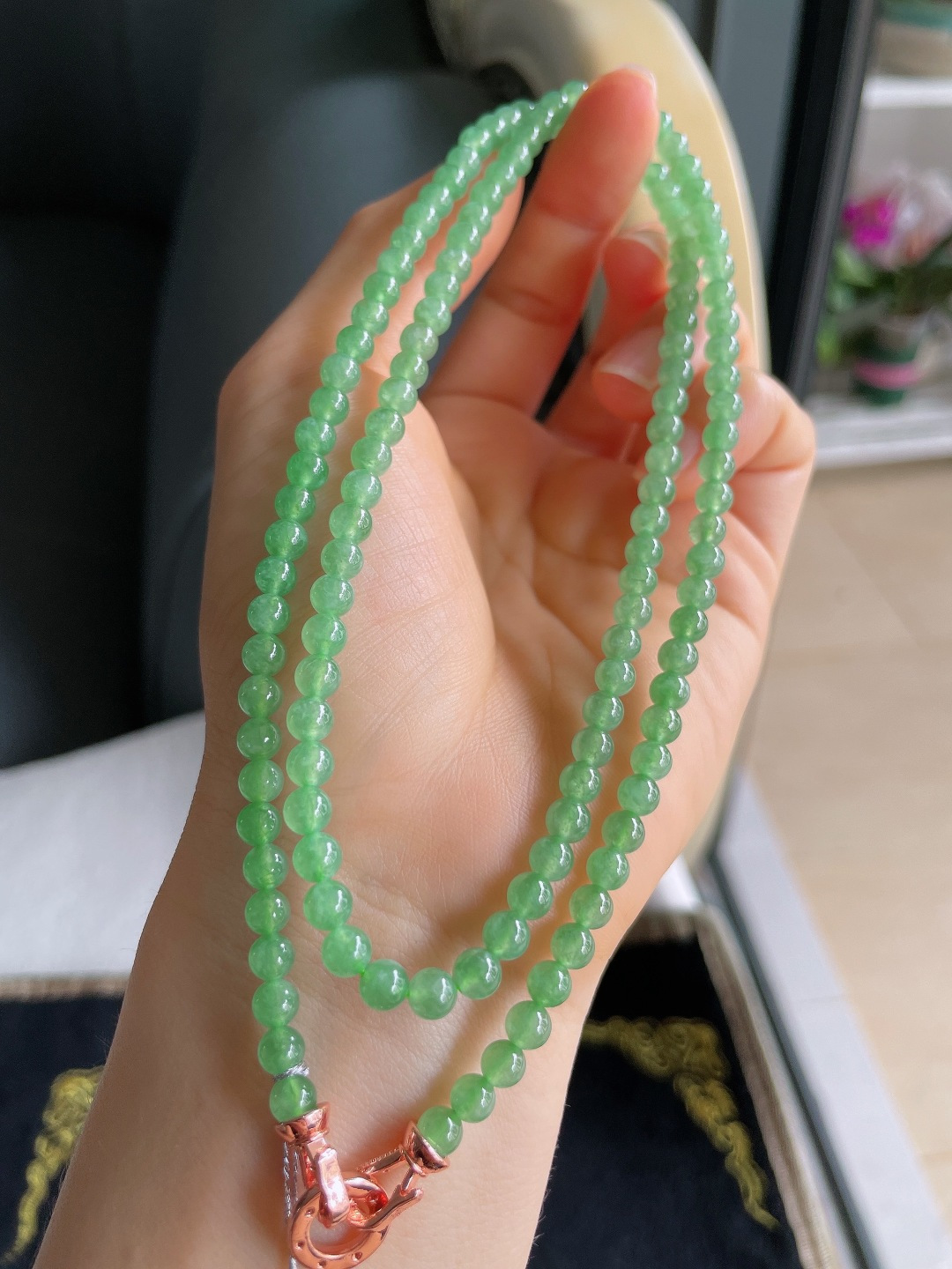 ️缅甸天然翡翠A货，冰满绿油绿珠链，尺寸：4.6mm131颗。【编4172】