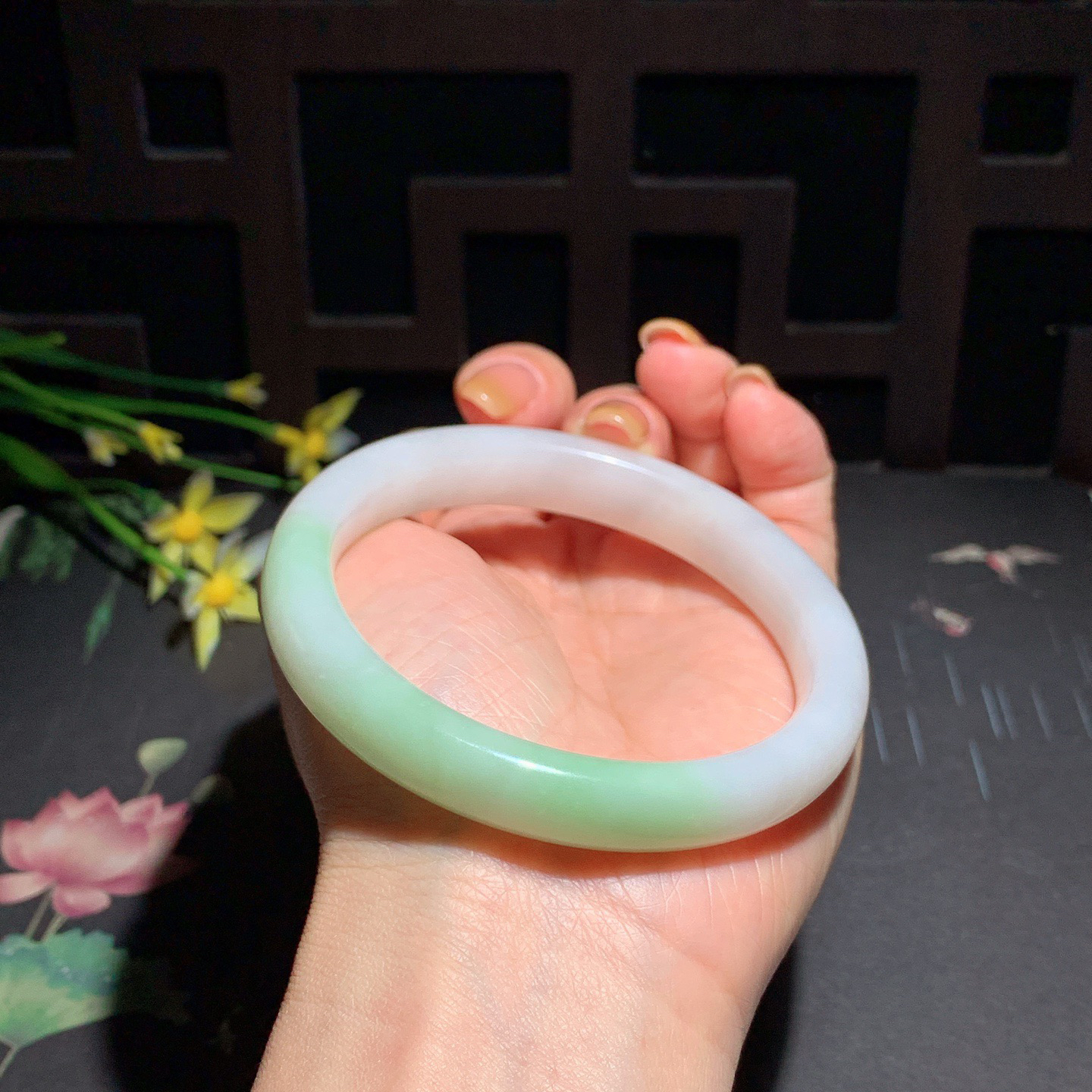 和田玉61圈口翠青手镯！玉质细腻油润 底色纯净 脂粉好，品质高