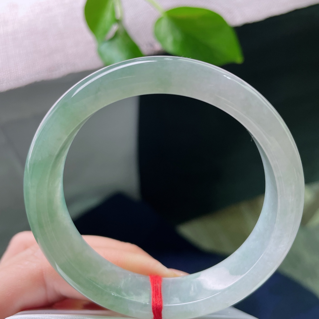 56.5/14/8湖水绿正圈，幽静，种老，山色空蒙，湖水无尘，只此青绿，无裂，ss52316a