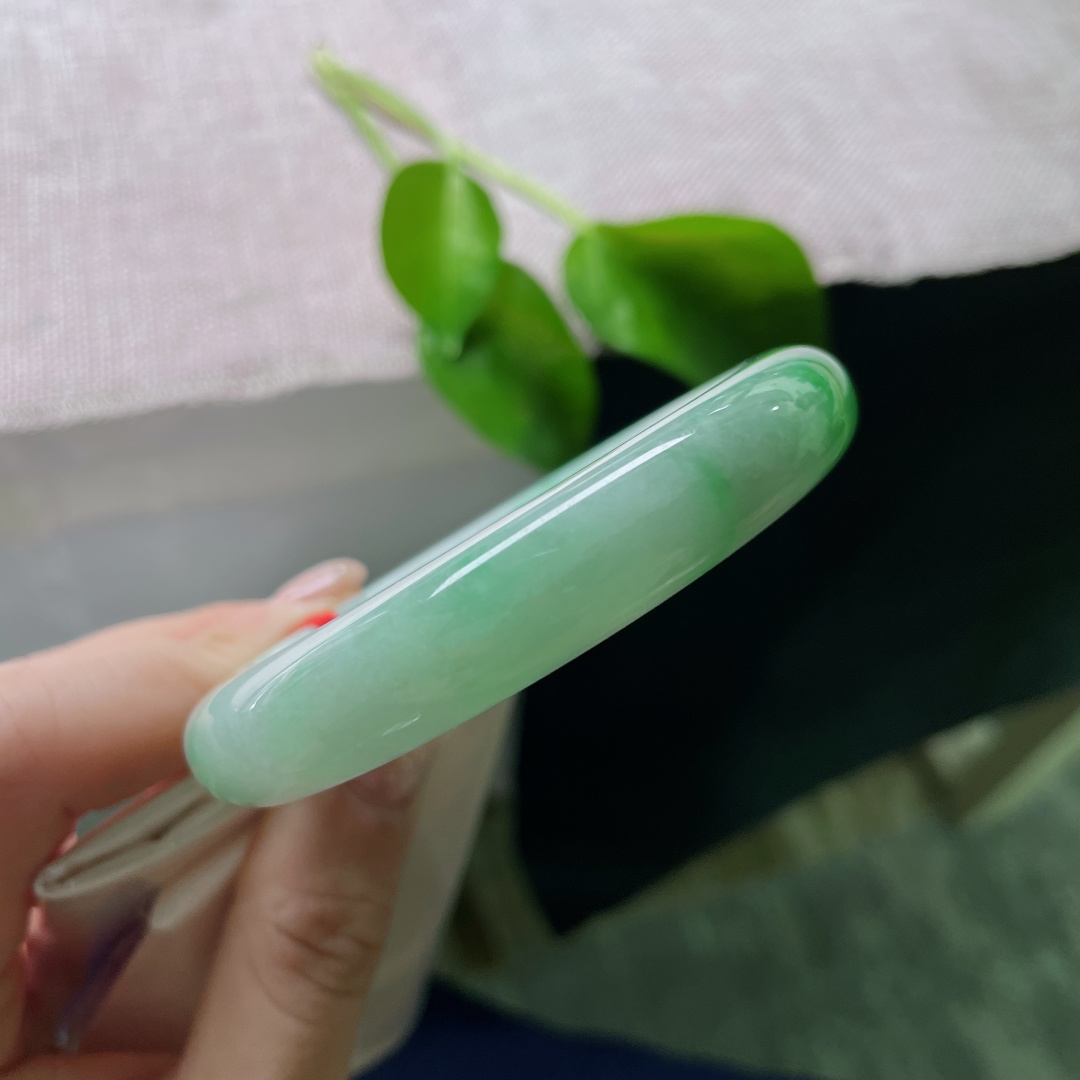 58.3/12.1/8.7飘绿正圈，随性散落，每一处纹路都是独一份的风景，温柔治愈，自带贵气。无裂，ss52582a