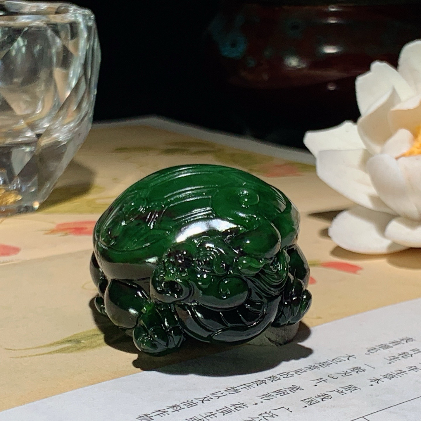 和田玉阳绿俄罗斯红皮料碧玉龙龟挂件 尺寸52/35/24重79.5克，玉质细腻油润 底色纯净 脂粉好，品质好！lt260511