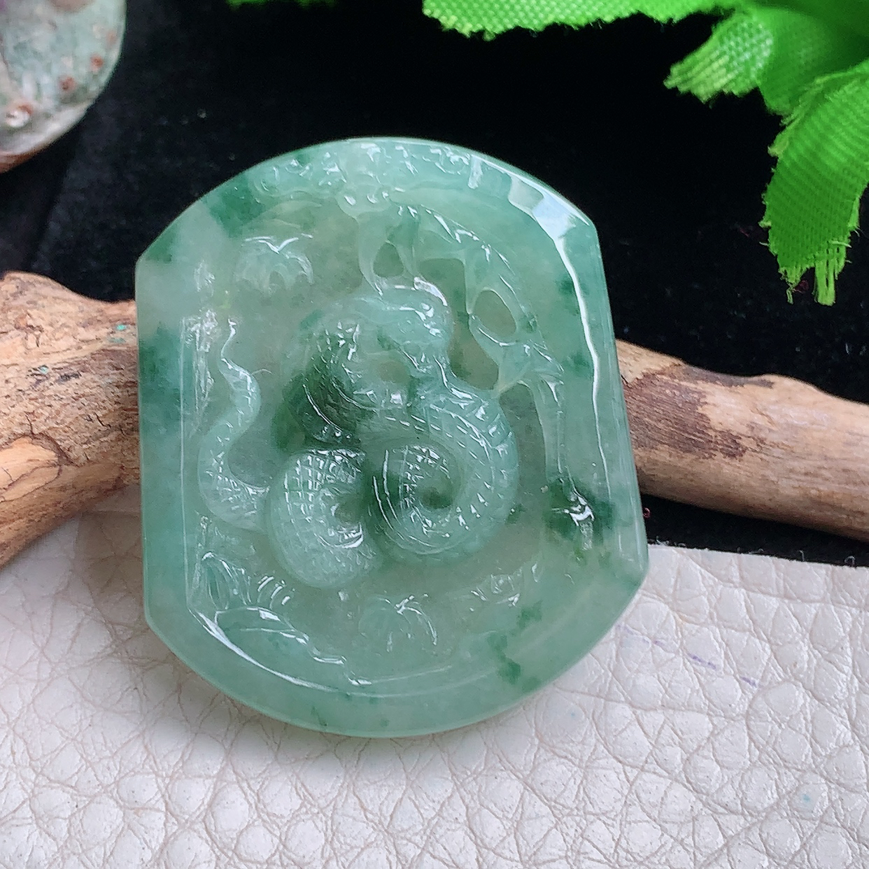 kh实拍38.8*33*5.2天然缅甸翡翠a货冰飘花腰缠万贯，生肖蛇玉吊坠 玉挂件