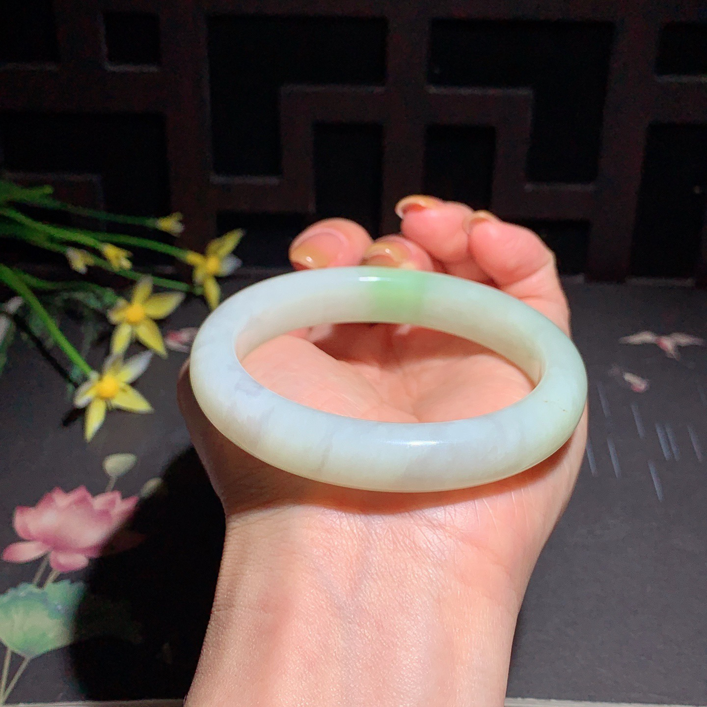 和田玉57.5圈口翠青手镯！玉质细腻油润 底色纯净 脂粉好，品质高