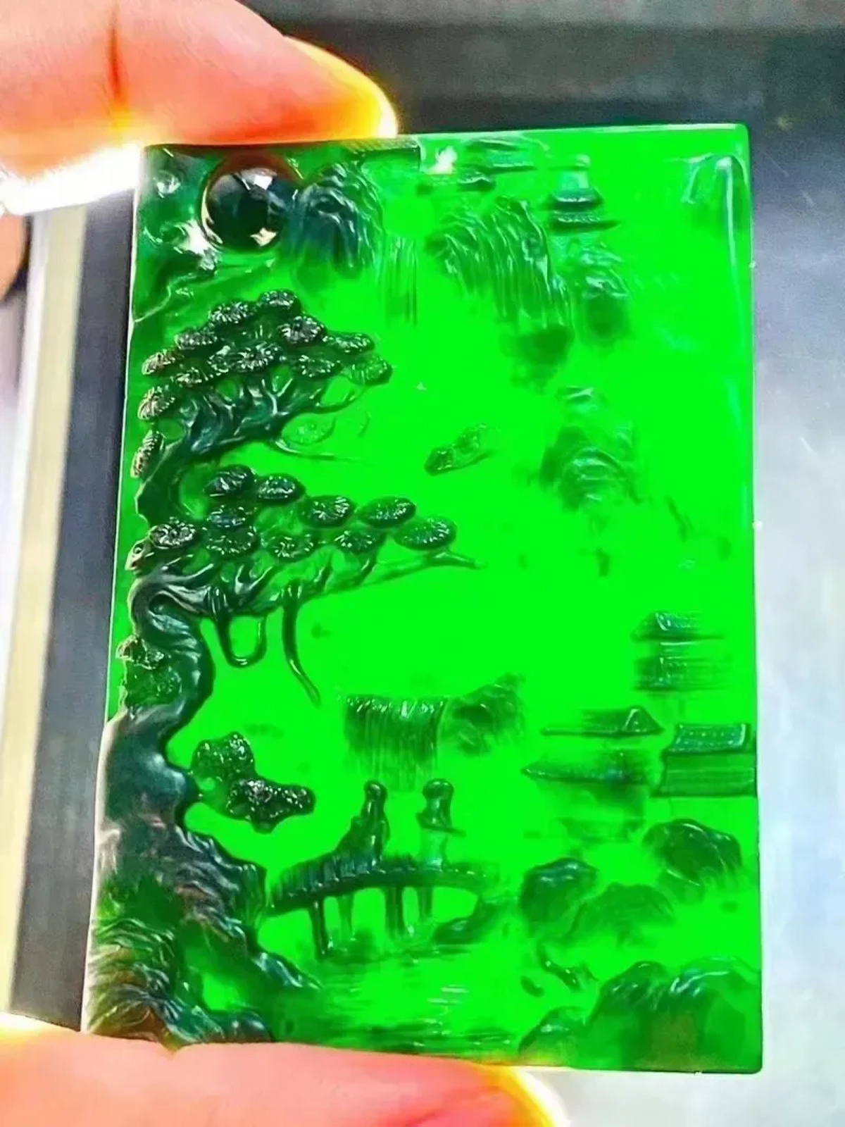 墨翠 【前程锦绣】细腻干净，黑度好。性价比高，雕工精湛，打灯透绿，大件厚装