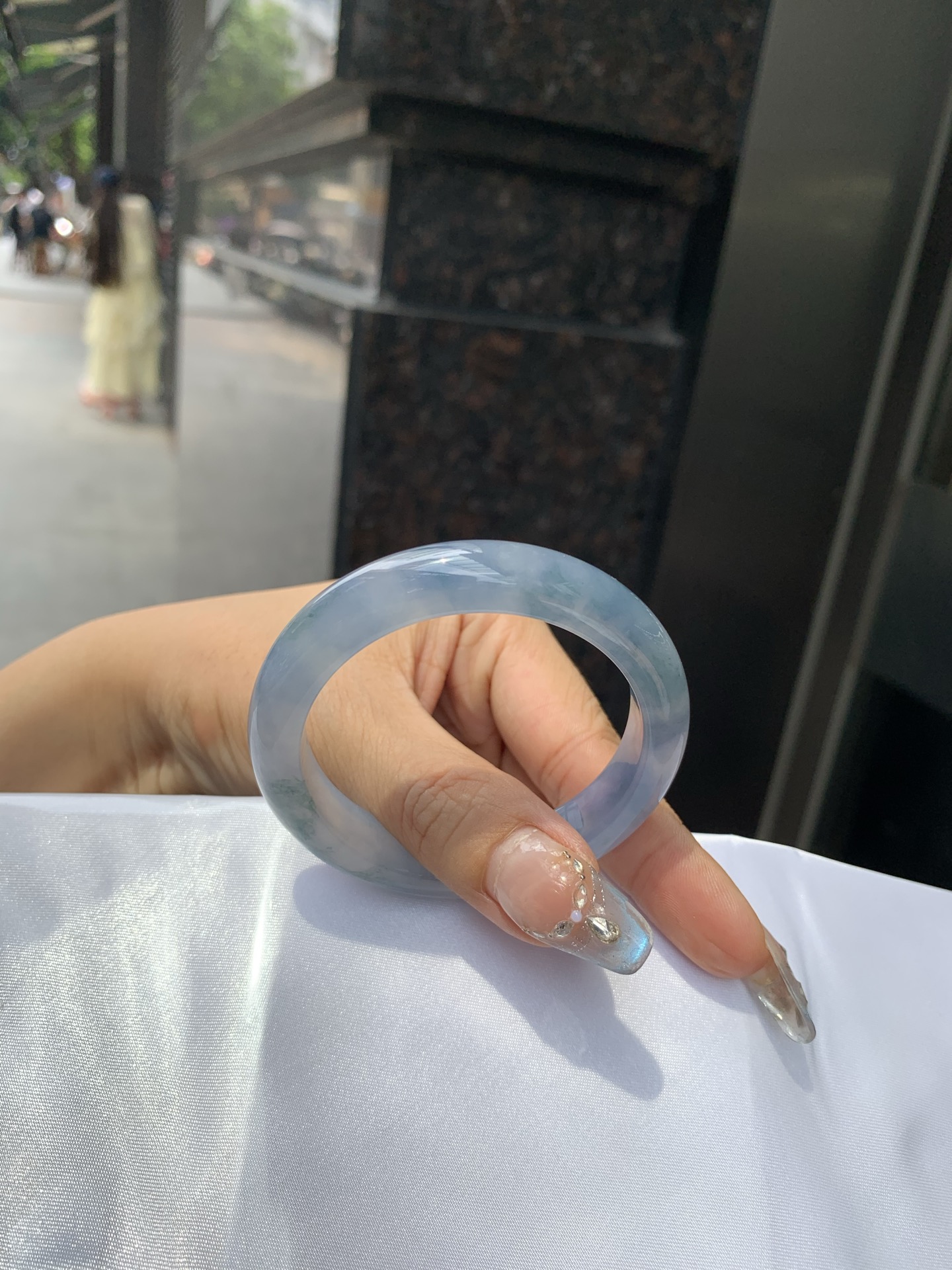 冰莫奈正圈 50-7.6-10.2 0512-563-9866 打灯细纹加棉线，底妆冰润细腻，浓郁满色，仿佛莫奈笔下的鸢尾花丛一同盛放，一脚踏入春天的感觉，见光不失色