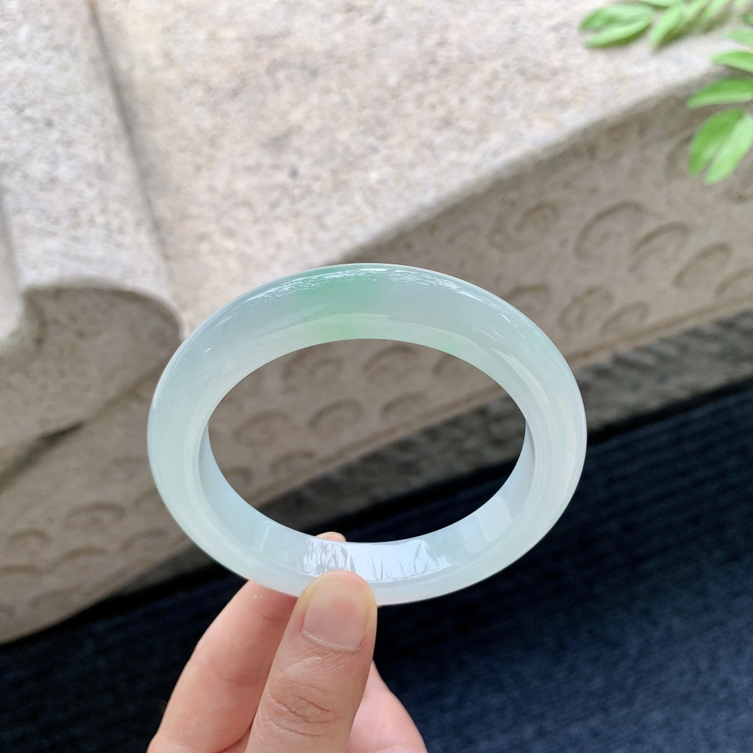正圈59 60，圈口60.4/12.1/10，编码AD051309，细糯飘绿，水润，种老，细腻，无裂