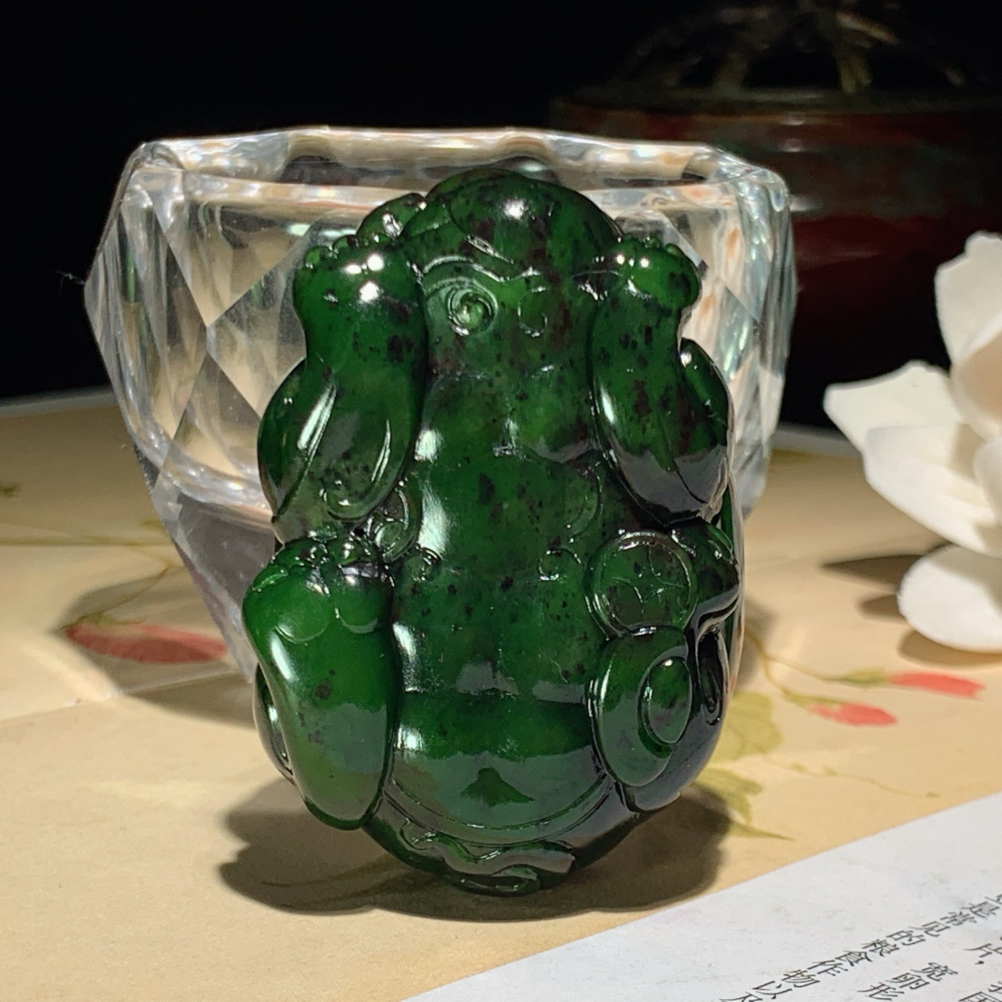 和田玉阳绿俄罗斯红皮料碧玉龙龟挂件 尺寸52/35/24重79.5克，玉质细腻油润 底色纯净 脂粉好，品质好！lt260511