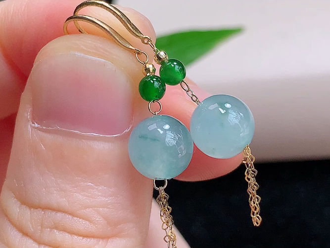 ️ 18K金伴钻飘花珠子耳环，无裂，尺寸取一40.4/8.0mm，包A附证书