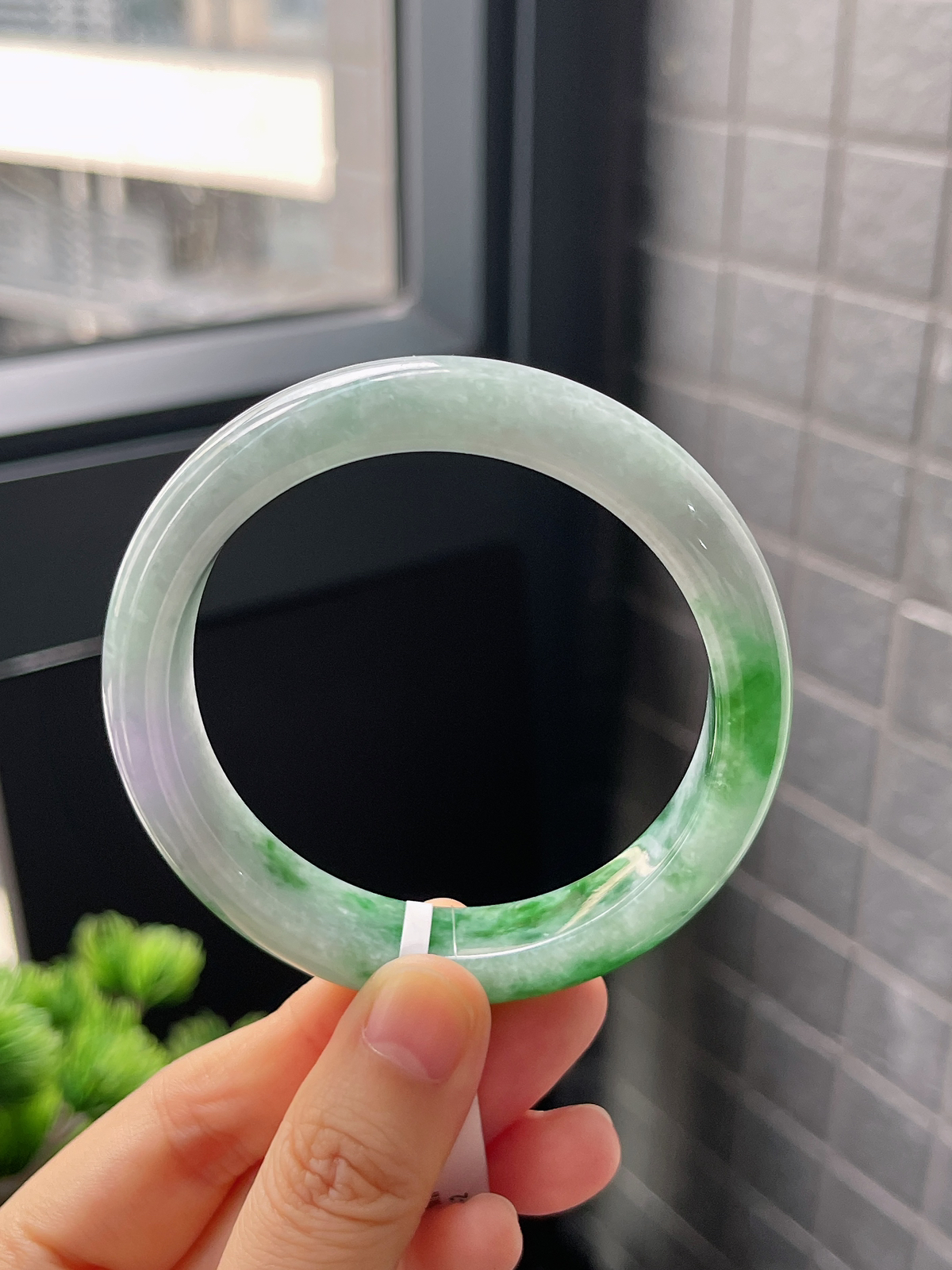 正圈56.6圈口，翡翠糯化种飘绿手镯