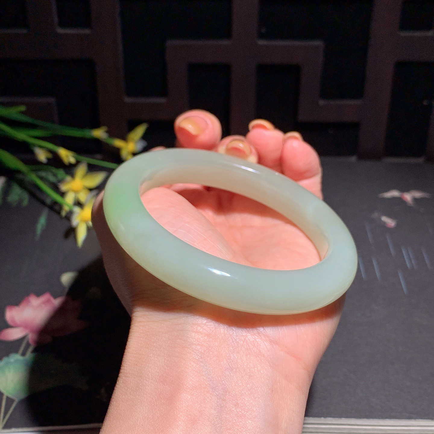 和田玉60圈口翠青手镯！玉质细腻油润 底色纯净 无裂无杂 脂粉好，品质高