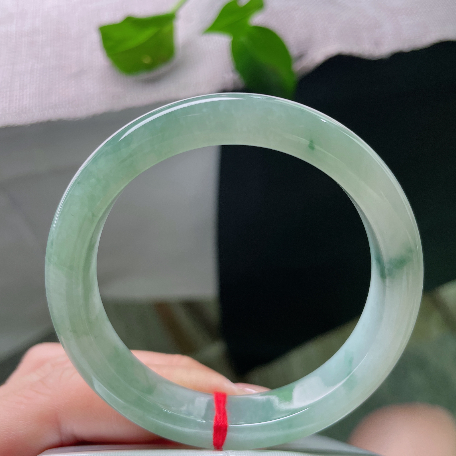 53.3/10.7/7.9，浅绿底正圈，水润，不争春色，只取一缕清风入骨。皮纹，ss52356a..
