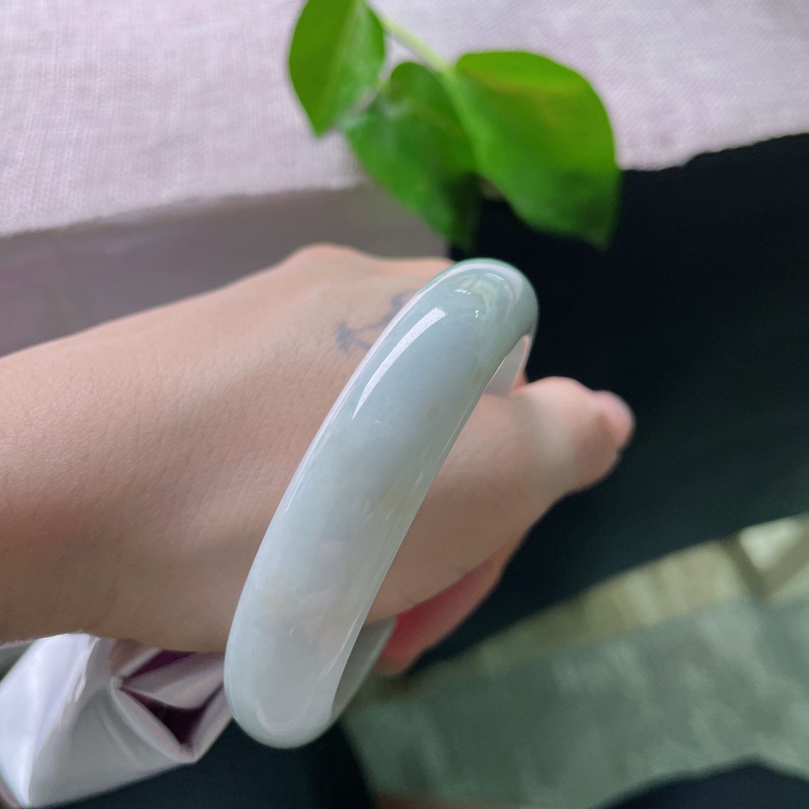 55/13.3/7.9，淡绿底正圈，水润，百搭不挑肤色，洒金，ss51619a..