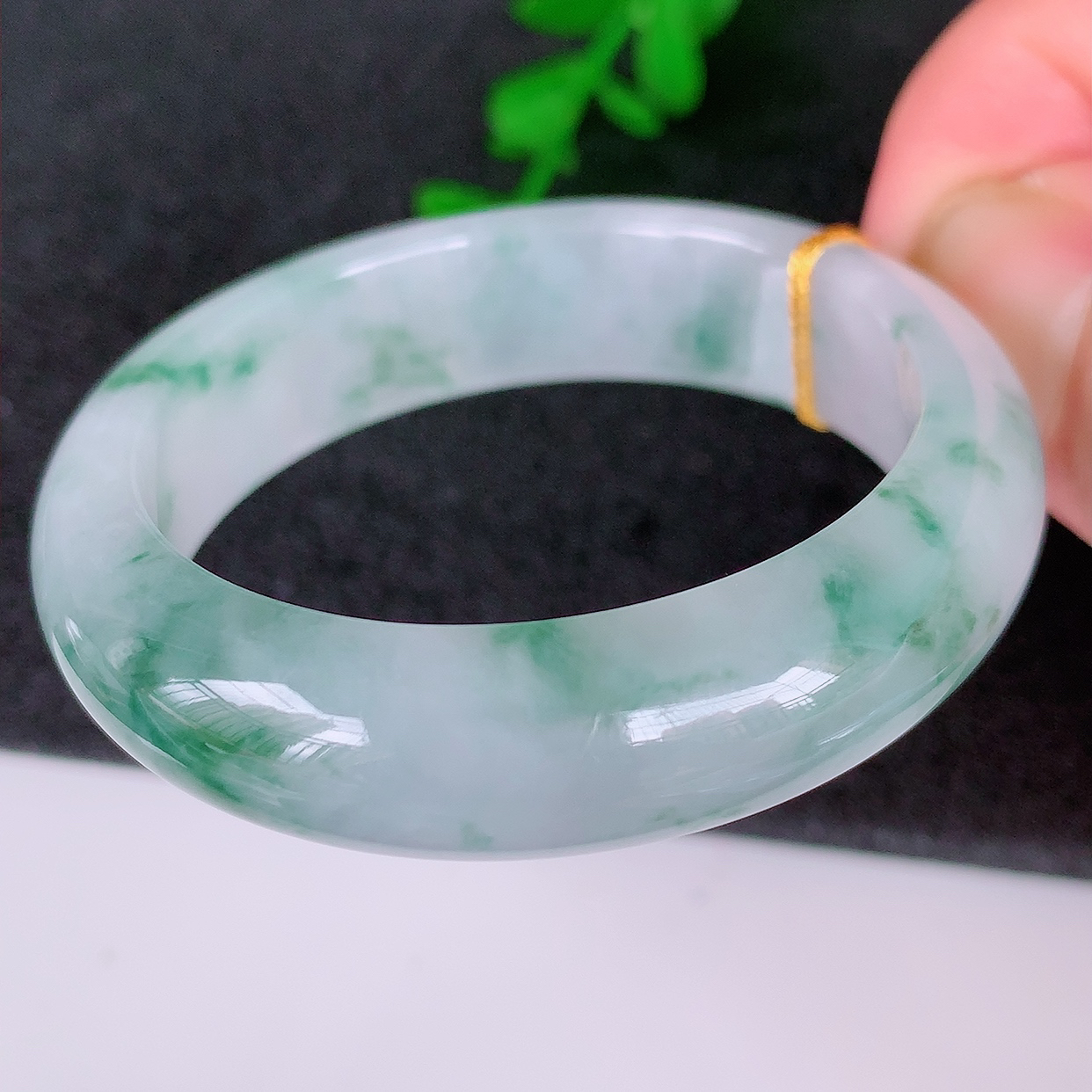 自然光实拍，冰飘花翡翠平安环吊坠，翡翠平安扣，平安是福；冰透，很美的料子，40小圈口手镯，佩戴优雅迷人！#15.14尺寸52-11-6