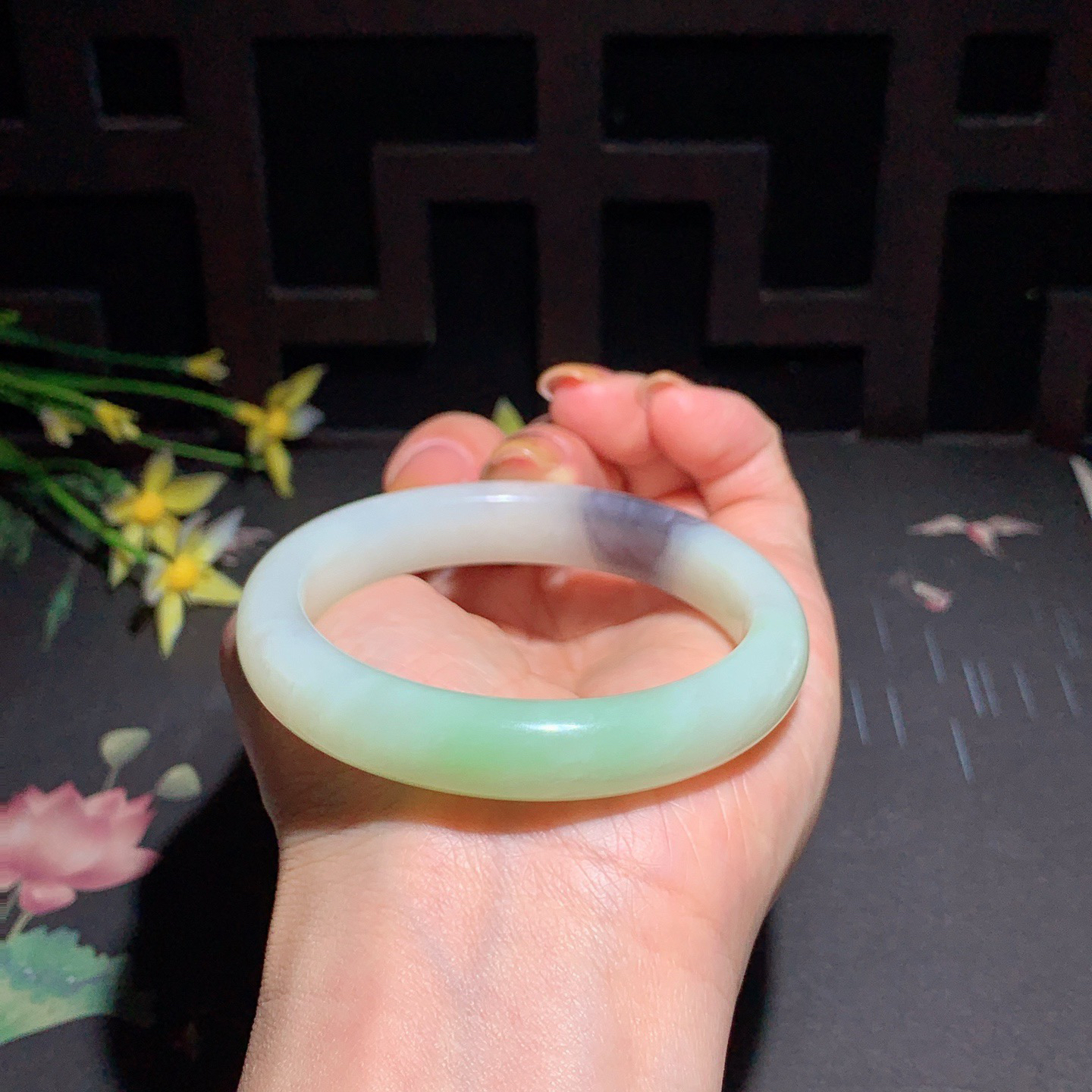 翠青三色，和田玉53.5圈口翠青漂紫三色手镯！玉质细腻油润 底色纯净 脂粉好，品质高