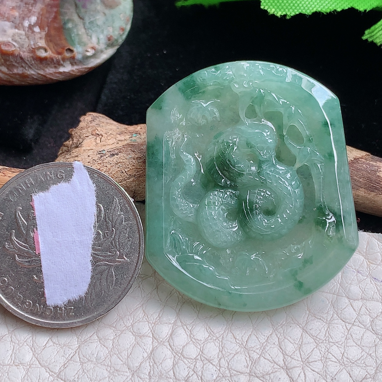 kh实拍38.8*33*5.2天然缅甸翡翠a货冰飘花腰缠万贯，生肖蛇玉吊坠 玉挂件