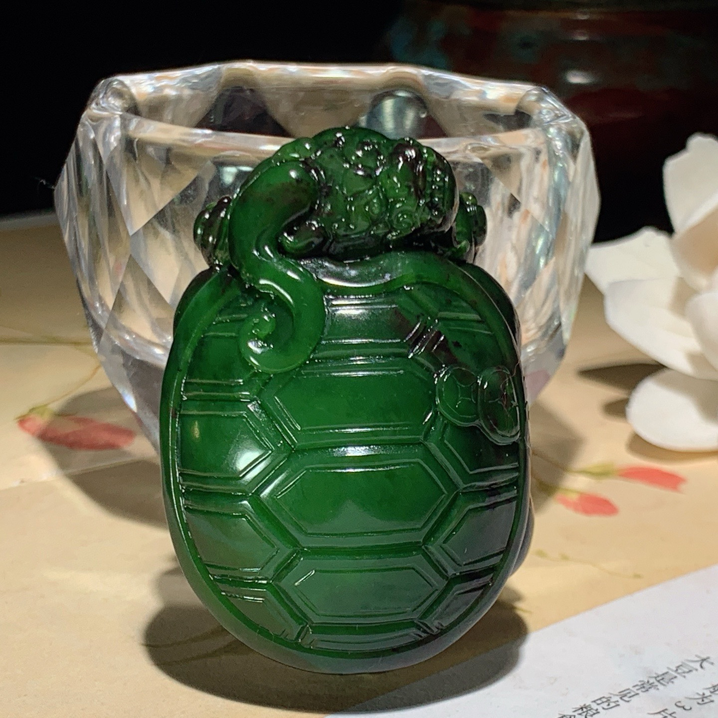 和田玉阳绿俄罗斯红皮料碧玉龙龟挂件 尺寸52/35/24重79.5克，玉质细腻油润 底色纯净 脂粉好