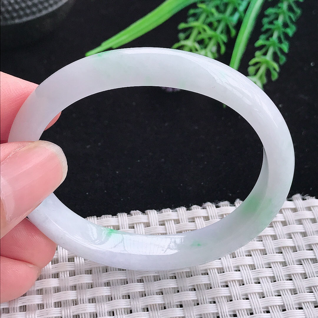 实拍a货翡翠53/45/10.5/6.6老坑秀气飘绿贵妃手镯玉手镯