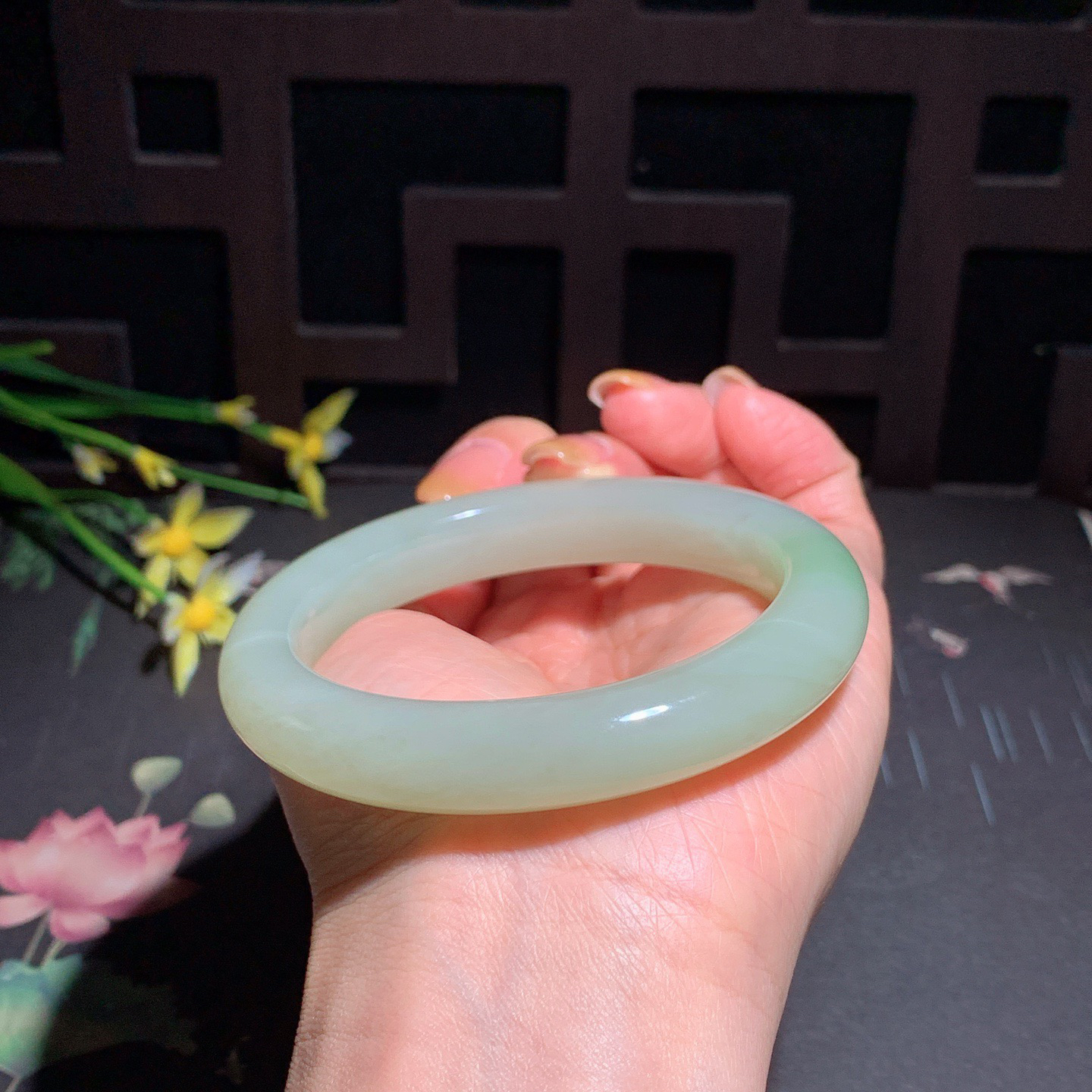 和田玉60圈口翠青手镯！玉质细腻油润 底色纯净 无裂无杂 脂粉好，品质高