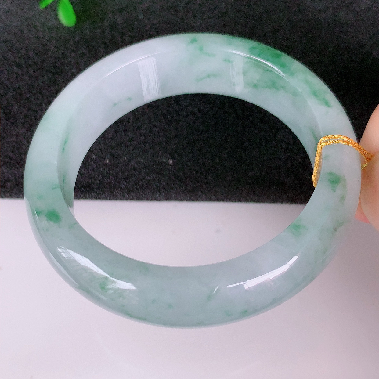 自然光实拍，冰飘花翡翠平安环吊坠，翡翠平安扣，平安是福；冰透，很美的料子，41小圈口手镯，佩戴优雅迷人！#15.07尺寸52.5-12-6.2