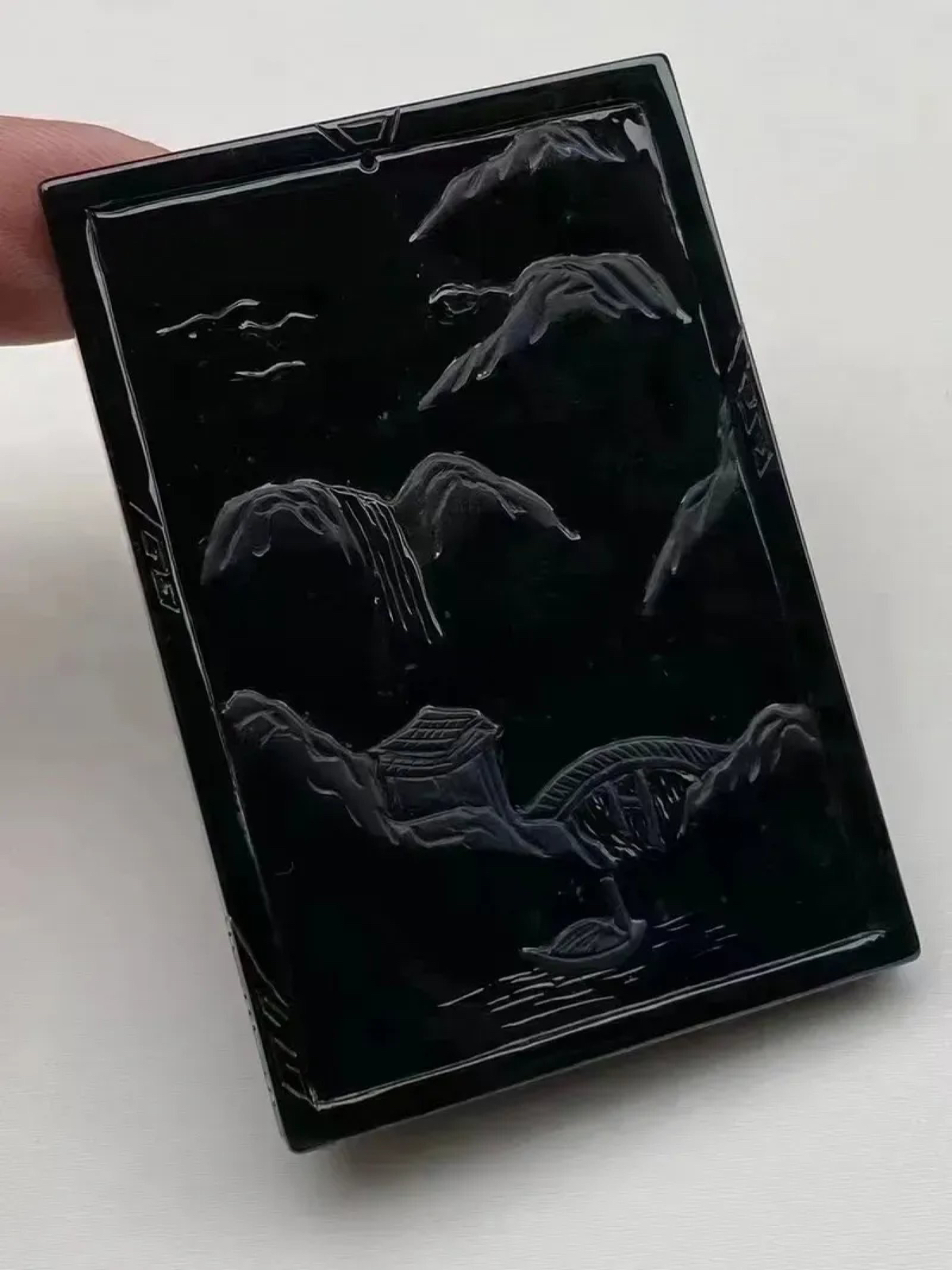 墨翠 【前程锦绣】细腻干净，黑度好。性价比高，雕工精湛，打灯透绿，大件厚装