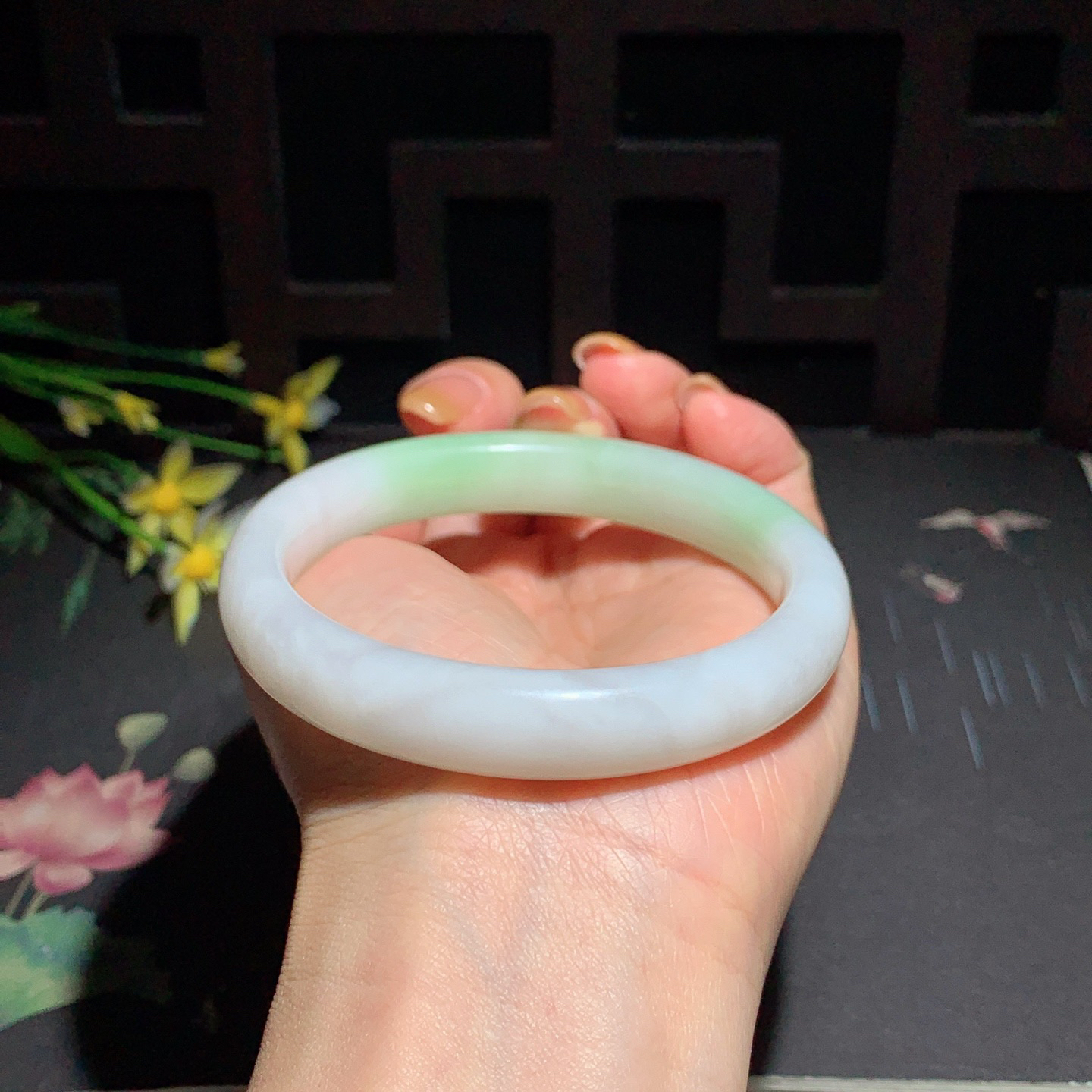 和田玉61圈口翠青手镯！玉质细腻油润 底色纯净 脂粉好，品质高