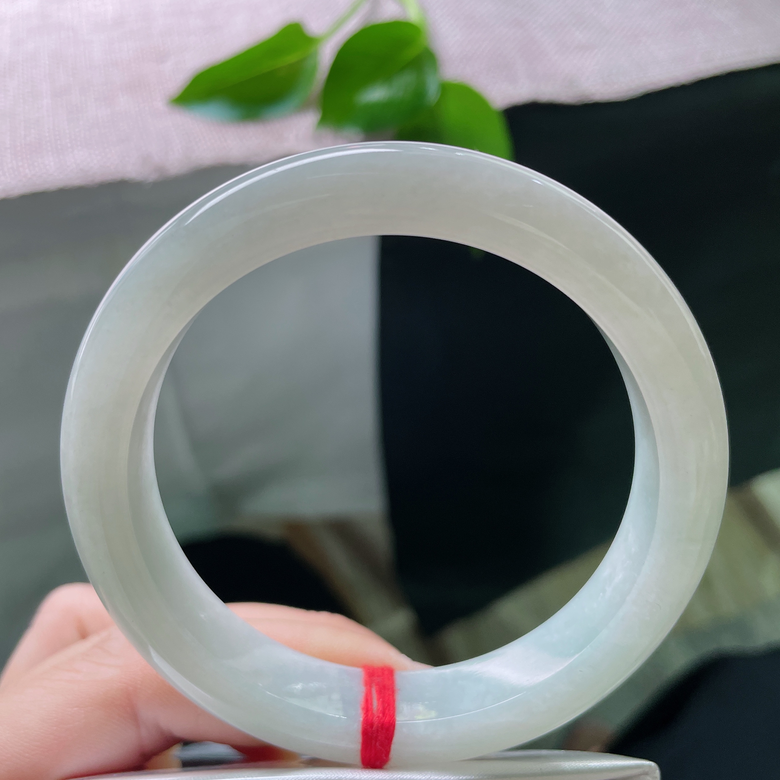 59.5/12.1/8.6，淡绿底正圈，大圈口，佩戴温柔，百搭不挑人，皮纹ss52704a