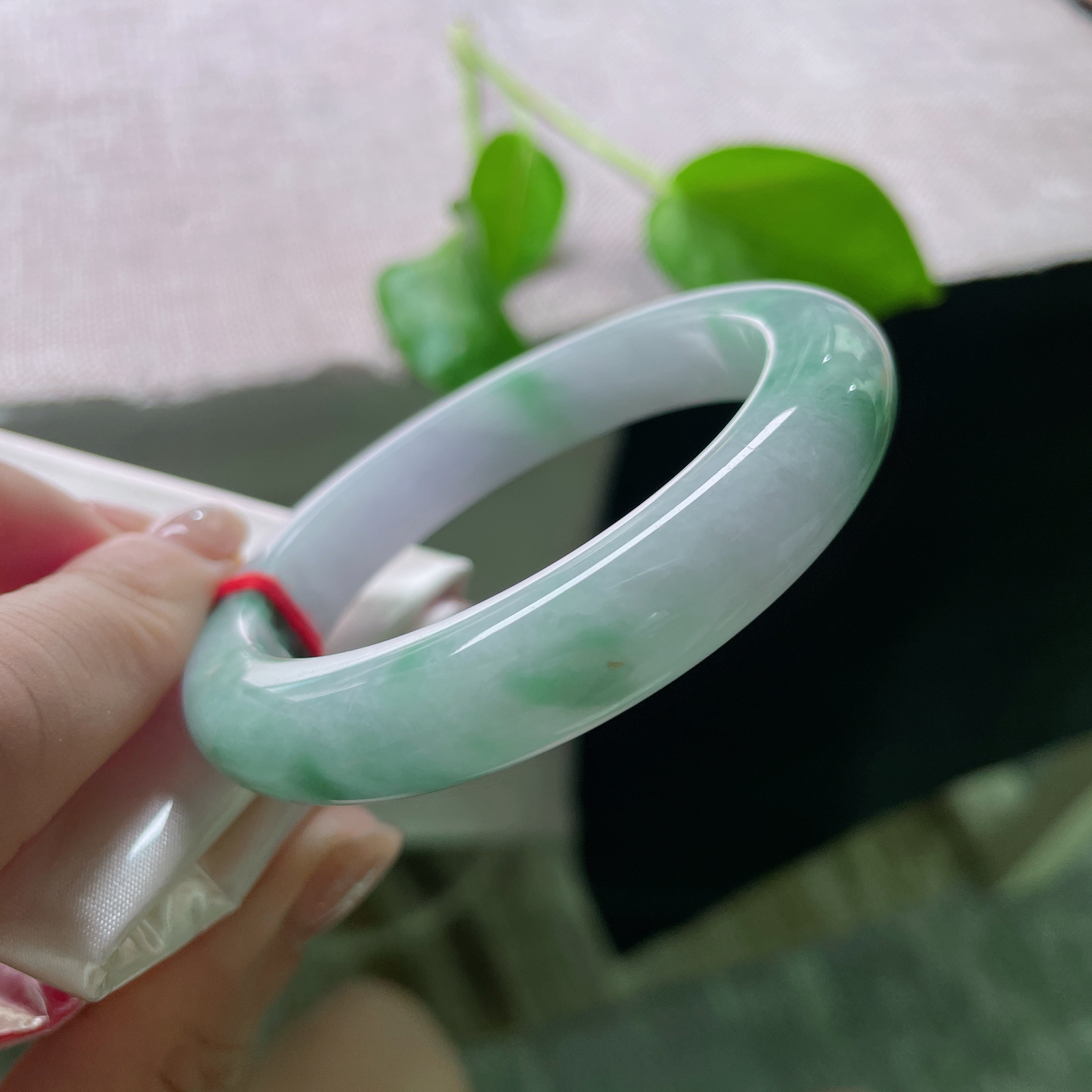 53.5/11/9.3，飘花，水润，细腻，灵动，雅致，一点皮纹，ss52039a..