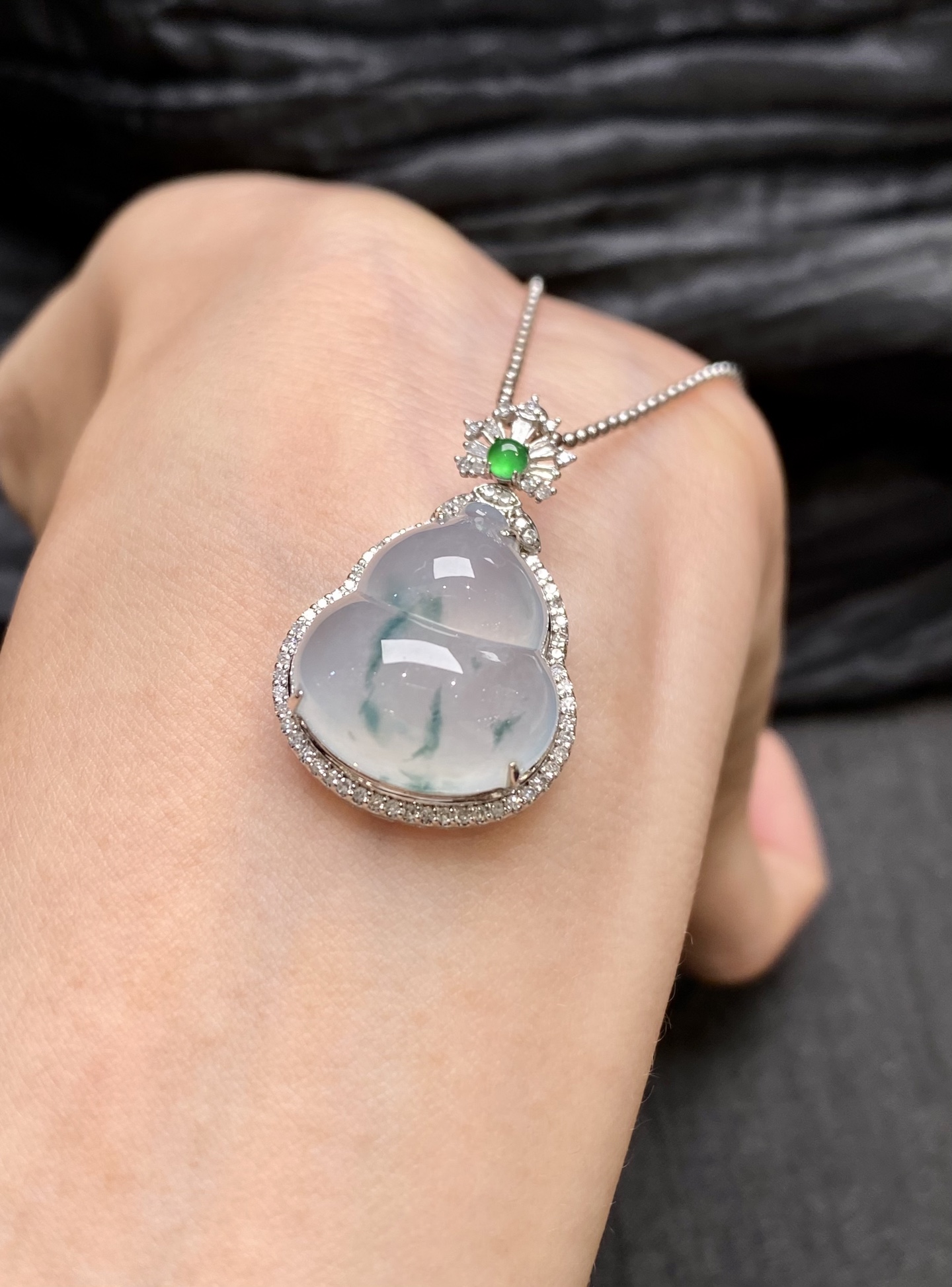 飘花葫芦吊坠·金 整·29.8-20.3-12.7mm 裸·18.7-17.3-7.5mm