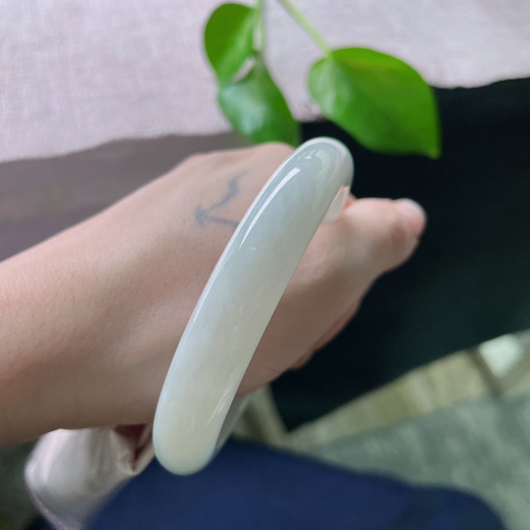58.9/11.7/8.3，淡绿底正圈，干净清润，种老，素丽清秀，细润，无裂，ss52233a