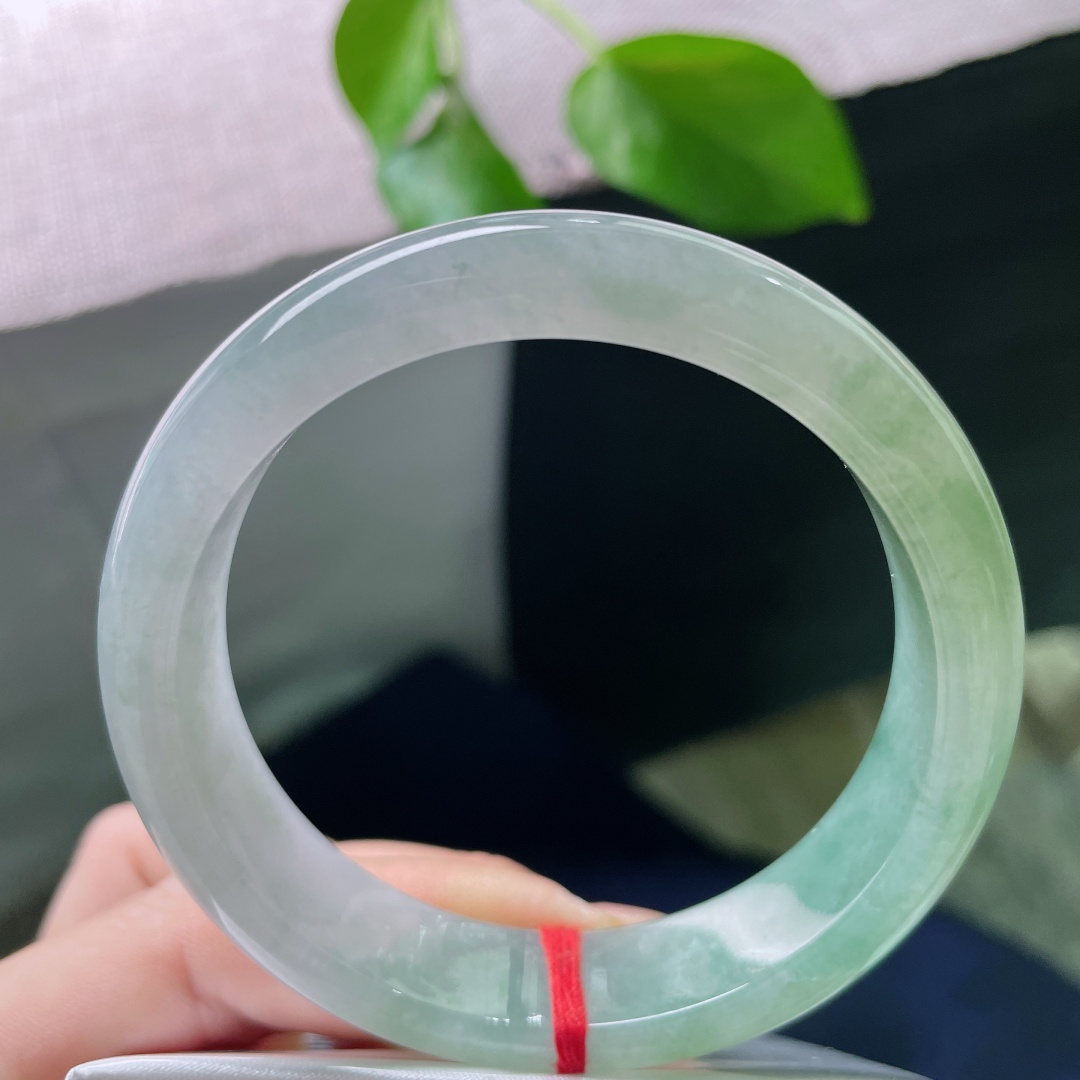 56.5/14/8湖水绿正圈，幽静，种老，山色空蒙，湖水无尘，只此青绿，无裂，ss52316a