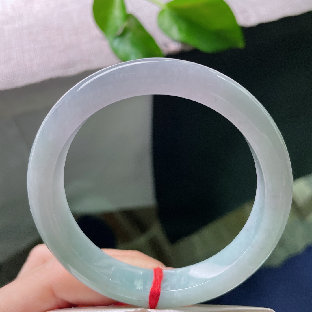 59/12.1/8.6，淡绿底正圈，水润，釉洁，颜色过渡自然，层层叠叠，别有韵味，无裂，洒金，ss48600a