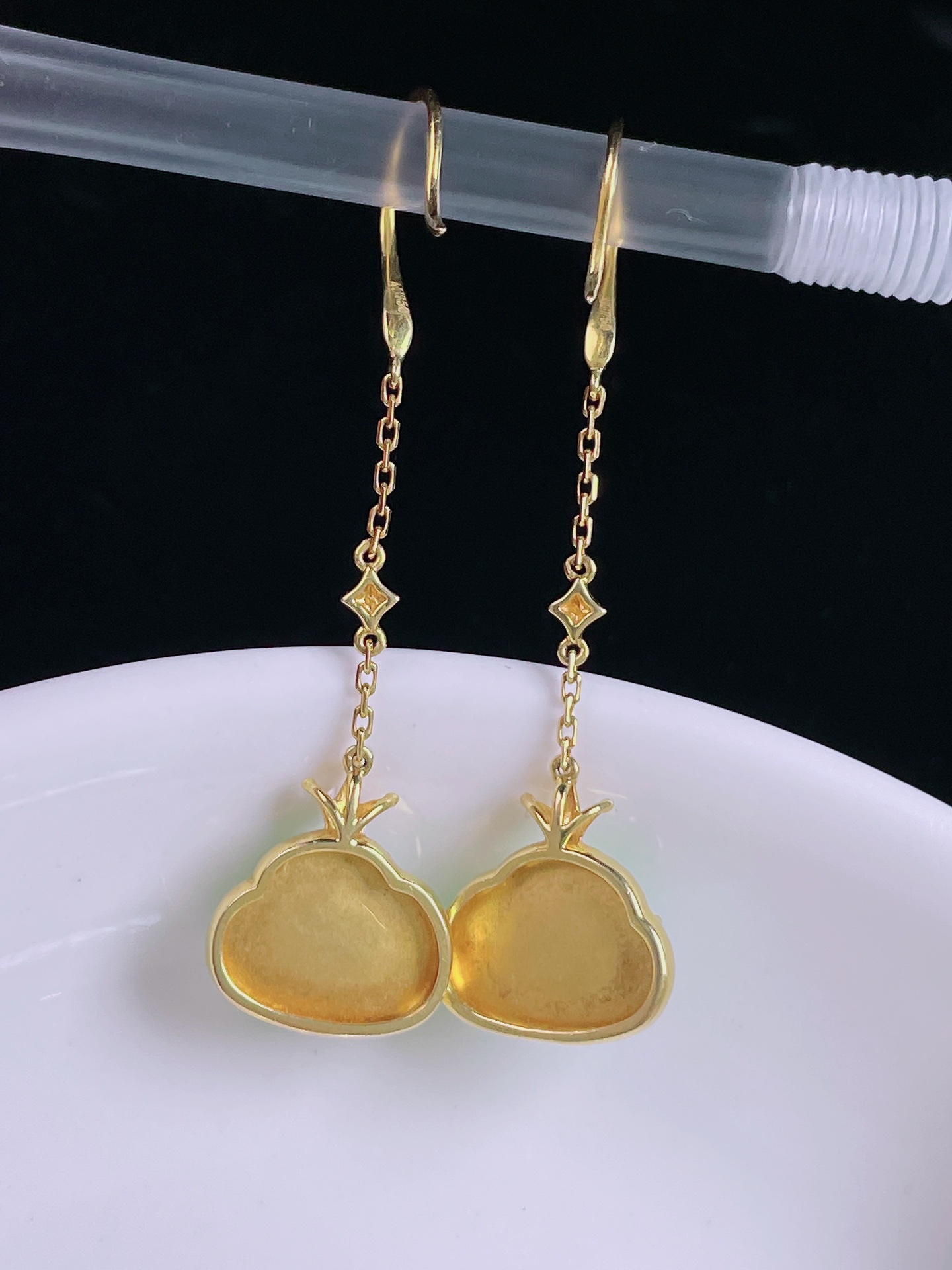 ️阳绿耳坠，老种起光，细底通透，尺寸：42.4/11.8/4.8mm0512