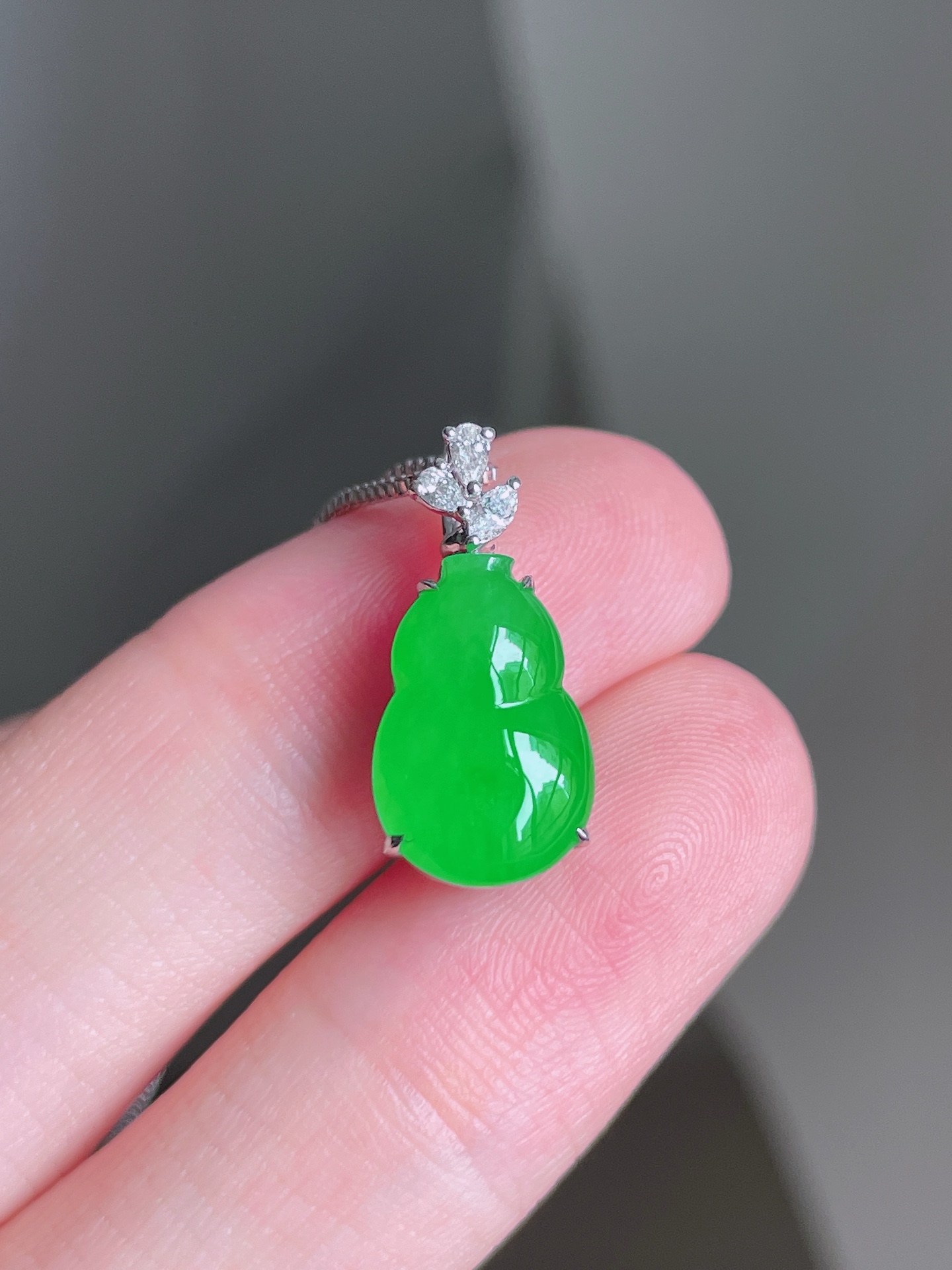 ️ 满色冰种阳绿葫芦 色泽鲜艳 油润起光 18k金镶嵌 整体 18.6/8.7/7.4