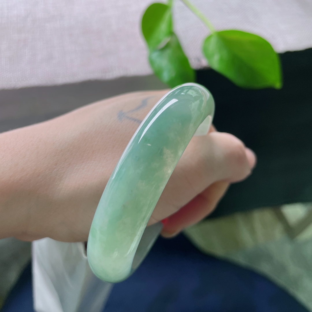 56.5/14/8湖水绿正圈，幽静，种老，山色空蒙，湖水无尘，只此青绿，无裂，ss52316a