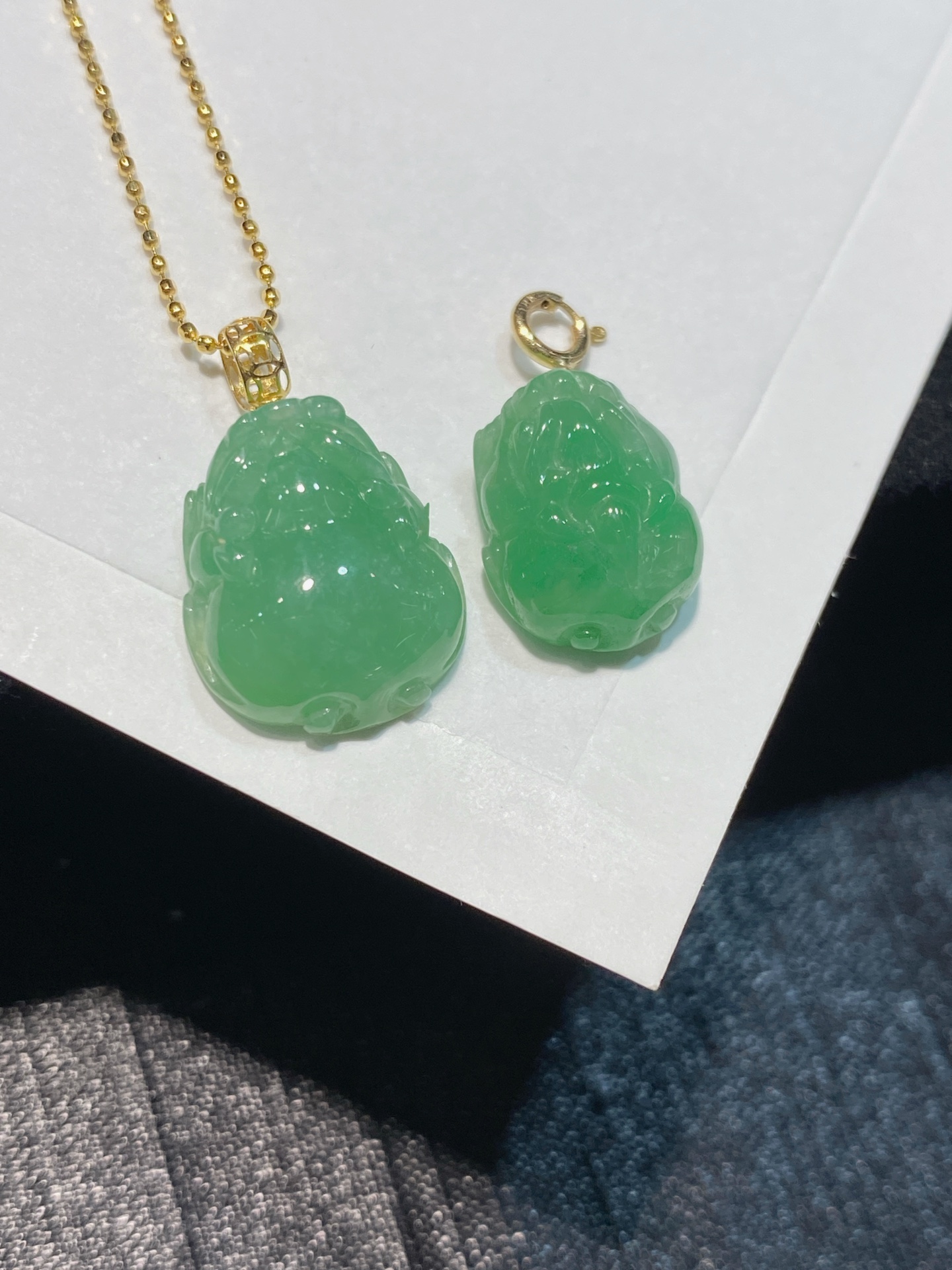 糯冰满色·貔貅小提溜 18k 种水温润柔和，满色迷人吸睛，小巧精致藏好运～，13.9-12-5