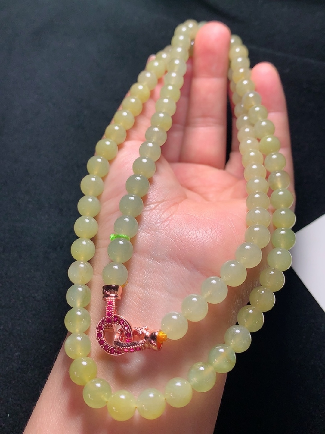 ️冰种黄翡珠链，种老水头好，又冰又润，色艳，饱满漂亮大气，尺寸：8mm86粒