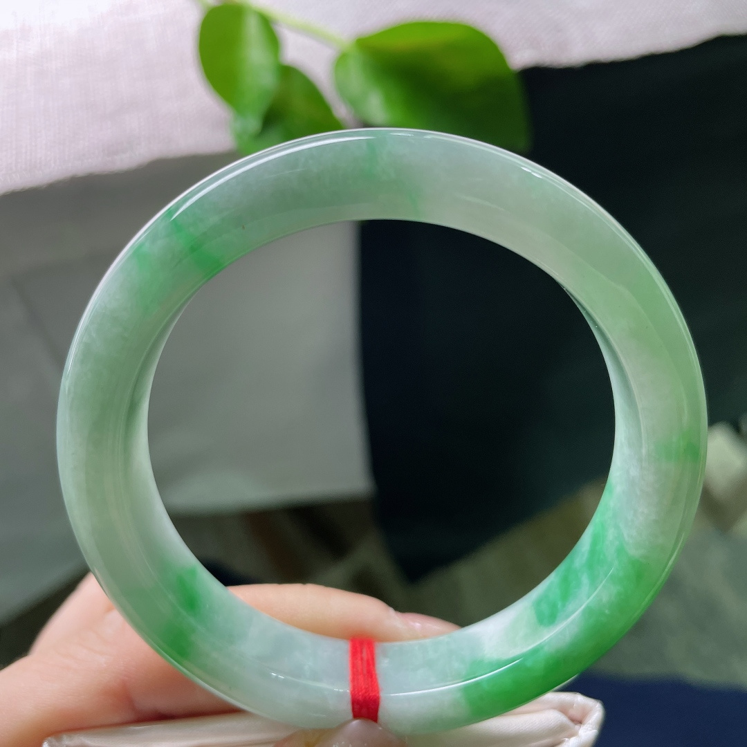 58.3/12.1/8.7飘绿正圈，随性散落，每一处纹路都是独一份的风景，温柔治愈，自带贵气。无裂，ss52582a