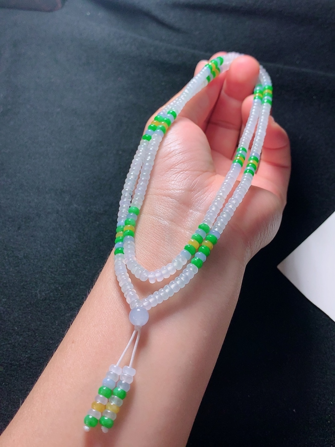 ️冰种加阳绿珠链，种老水头好，又冰又润，饱满漂亮，尺寸：4.5/2.3mm274粒