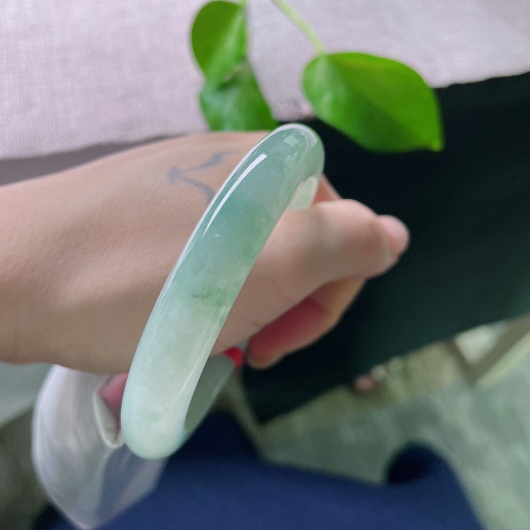 56.8/10.9/8.6，浅绿底正圈，清润通透，种老，一抹飘花意境唯美，无裂，ss52312a