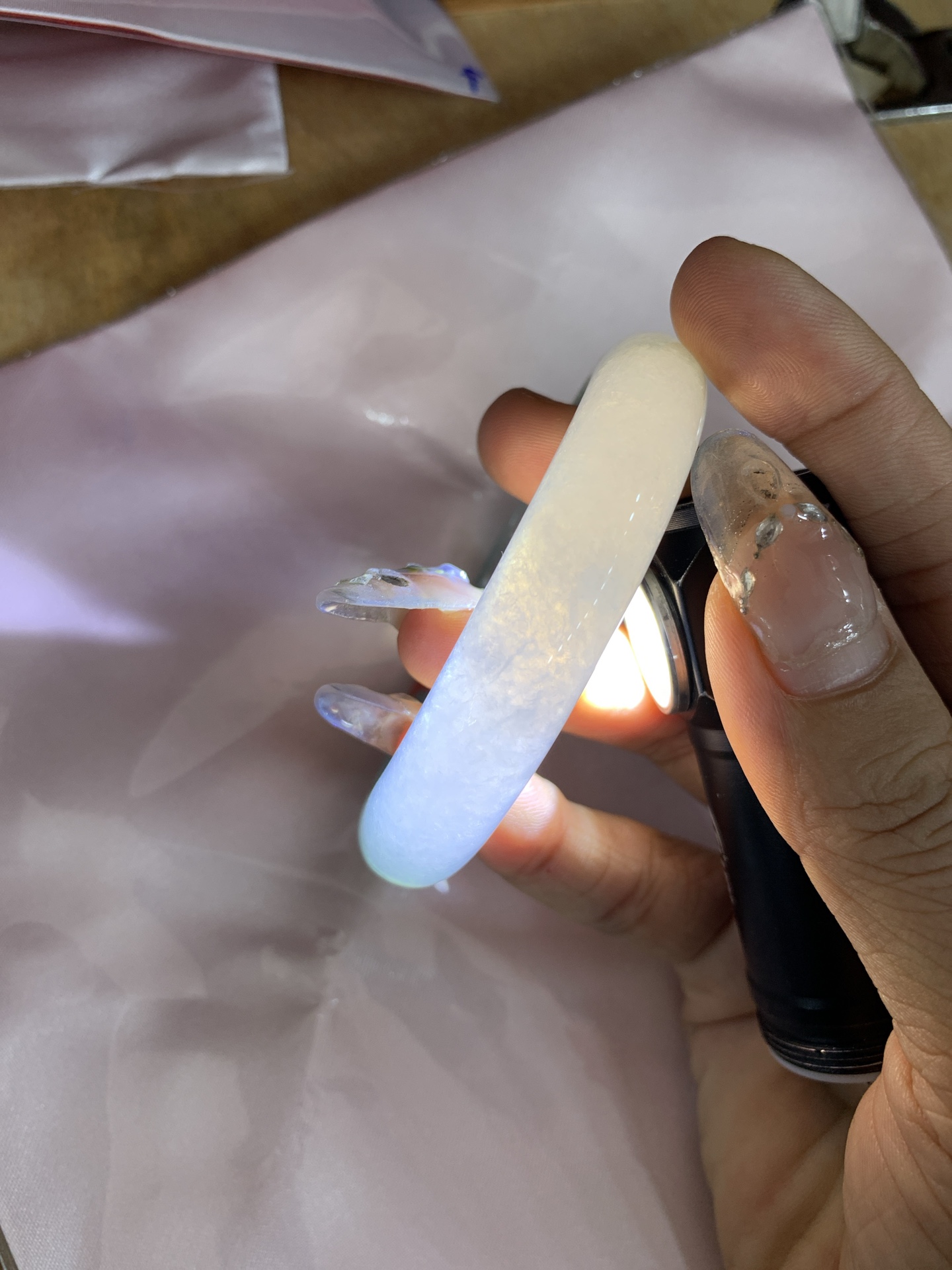 飘花正圈 55-8-12.4 0512-26856 打灯棉絮，底妆冰透起光，蓝花灵动飘逸，勾勒出一幅唯美诗意的山水意境画，古典优雅又秀气
