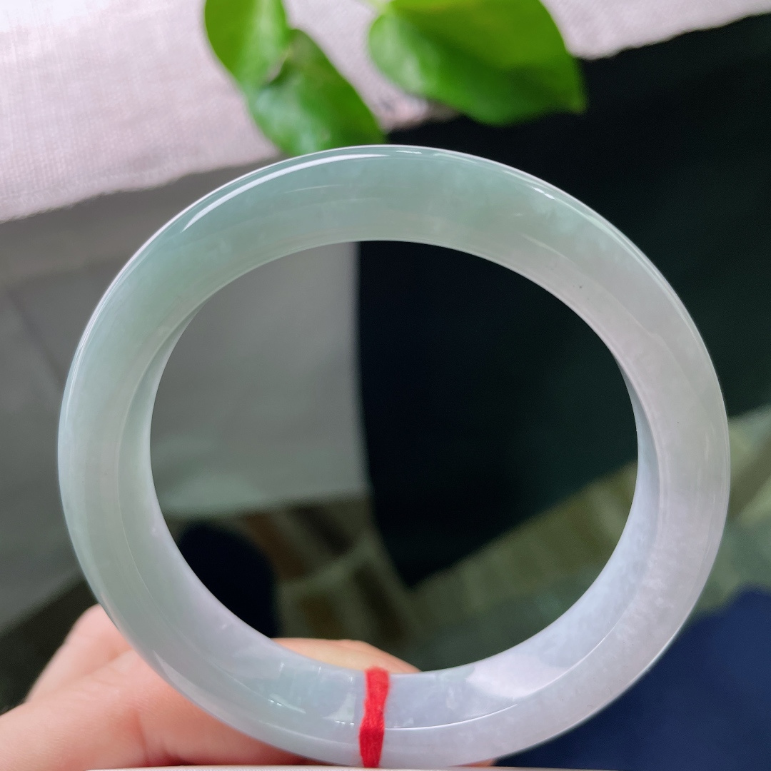59/12.1/8.6，淡绿底正圈，水润，釉洁，颜色过渡自然，层层叠叠，别有韵味，无裂，洒金，ss4