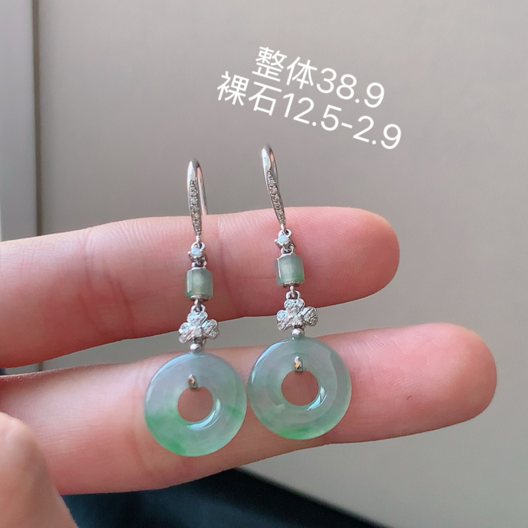 超值 6000 冰飘绿甜甜圈耳坠。色系清新，品相讨喜，无裂，佩戴吉祥美好 货号75511，12.5